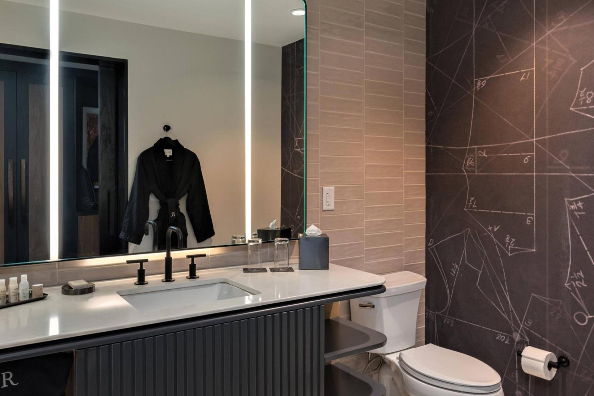 Renaissance Milwaukee West Hotel photo 20