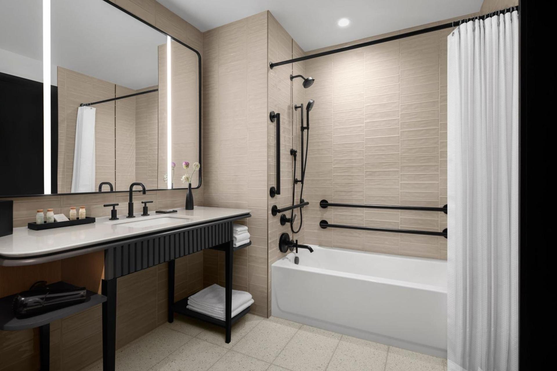 Renaissance Milwaukee West Hotel photo 22