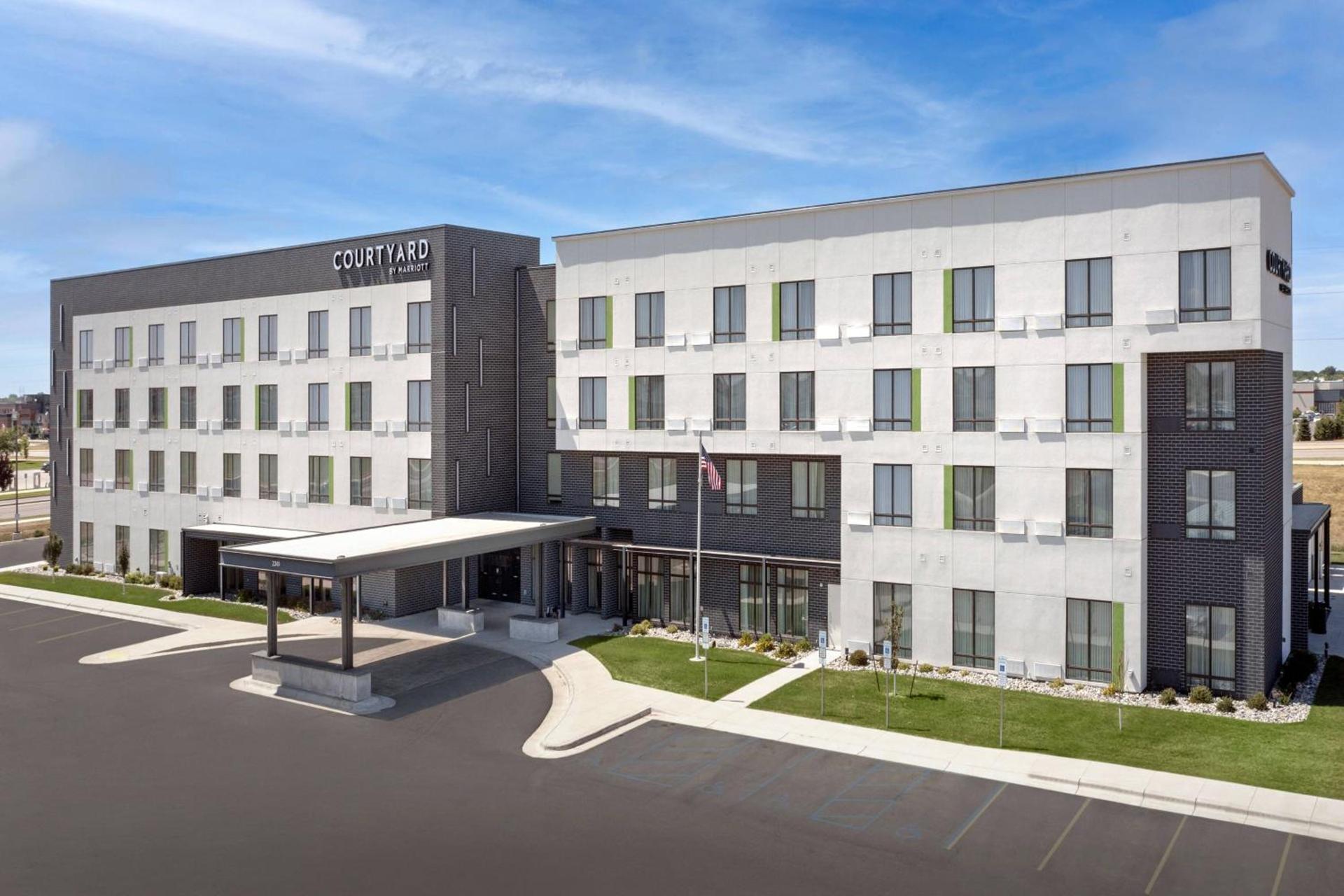 Courtyard by Marriott Fargo photo 1