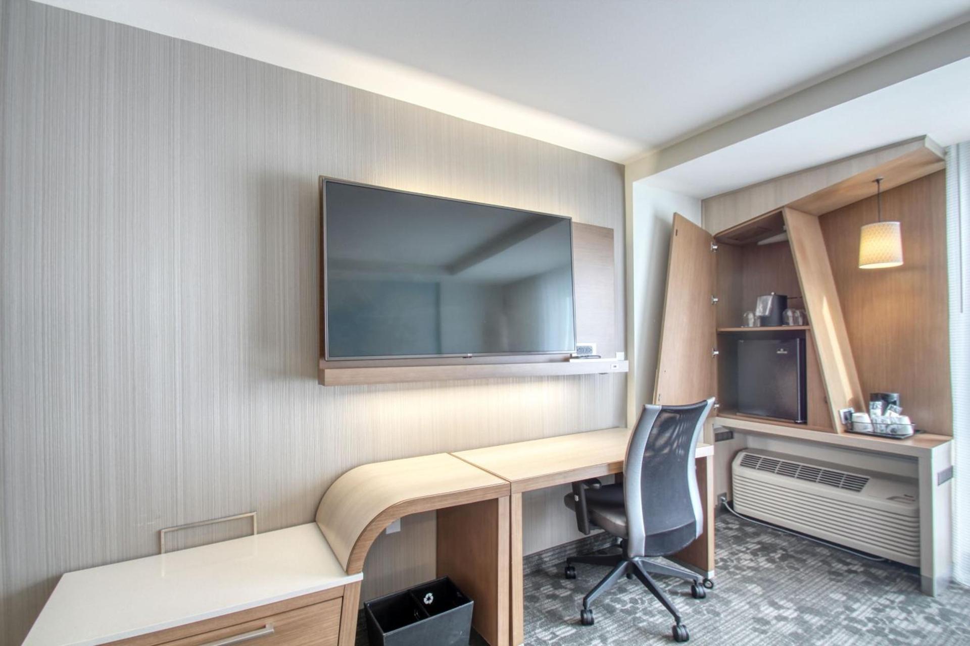Courtyard by Marriott Fargo photo 33