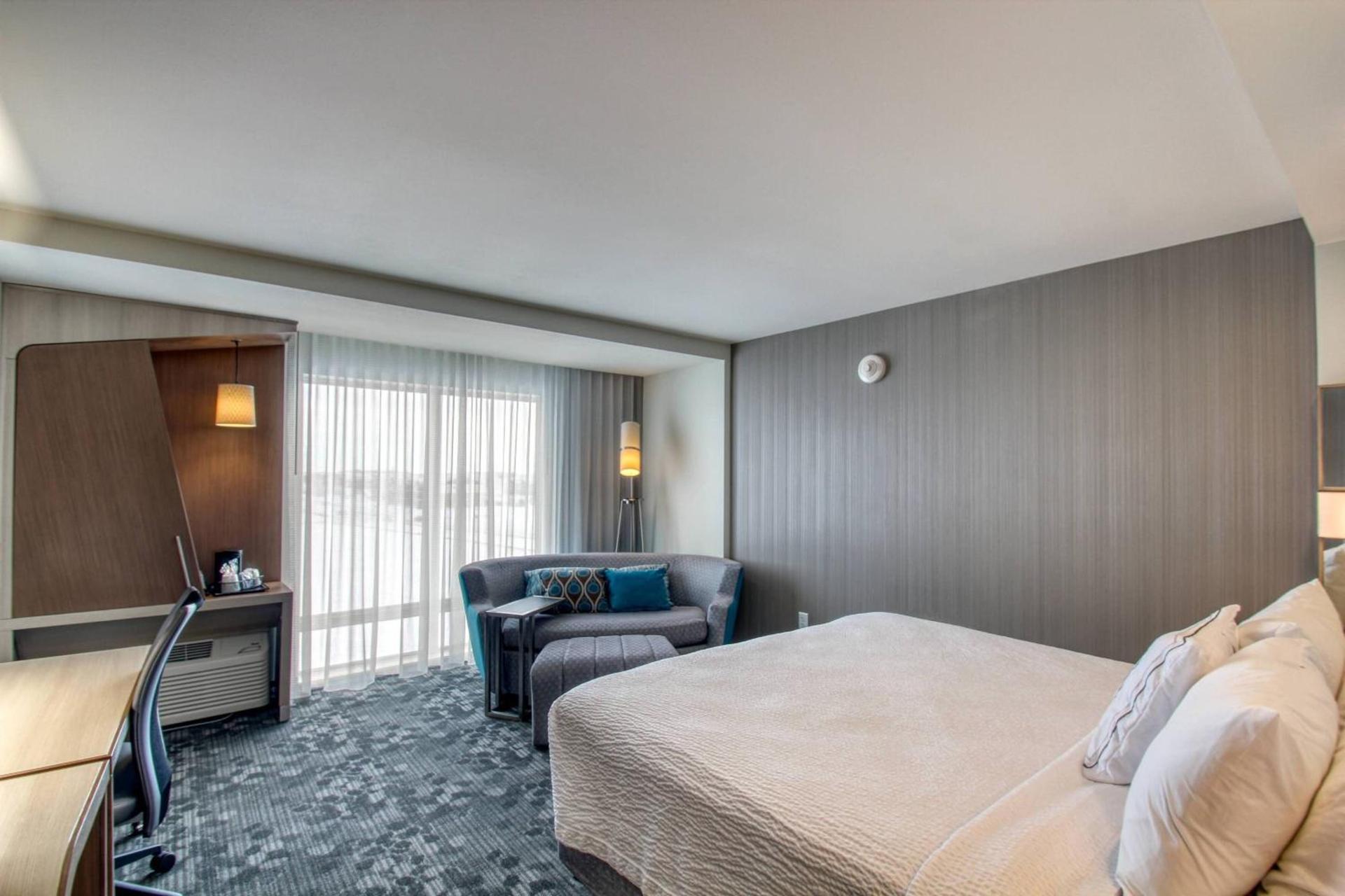 Courtyard by Marriott Fargo photo 37