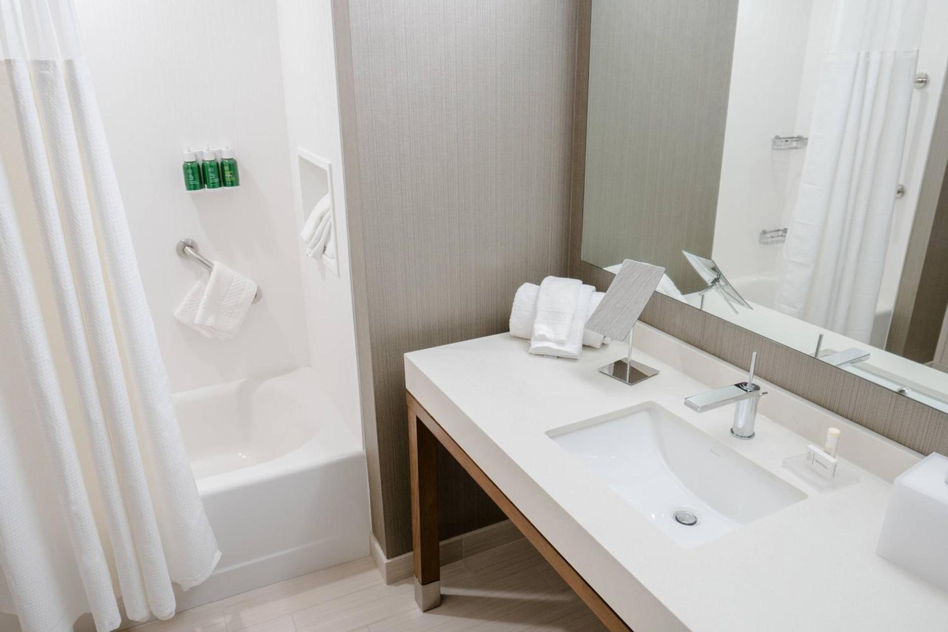 Courtyard by Marriott Fargo photo 40