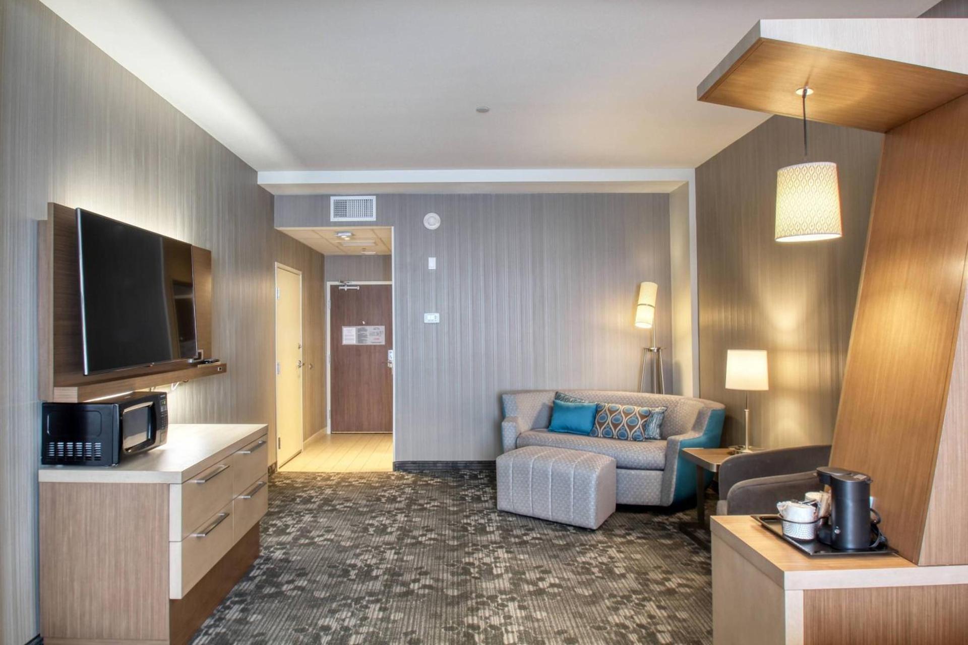 Courtyard by Marriott Fargo photo 44