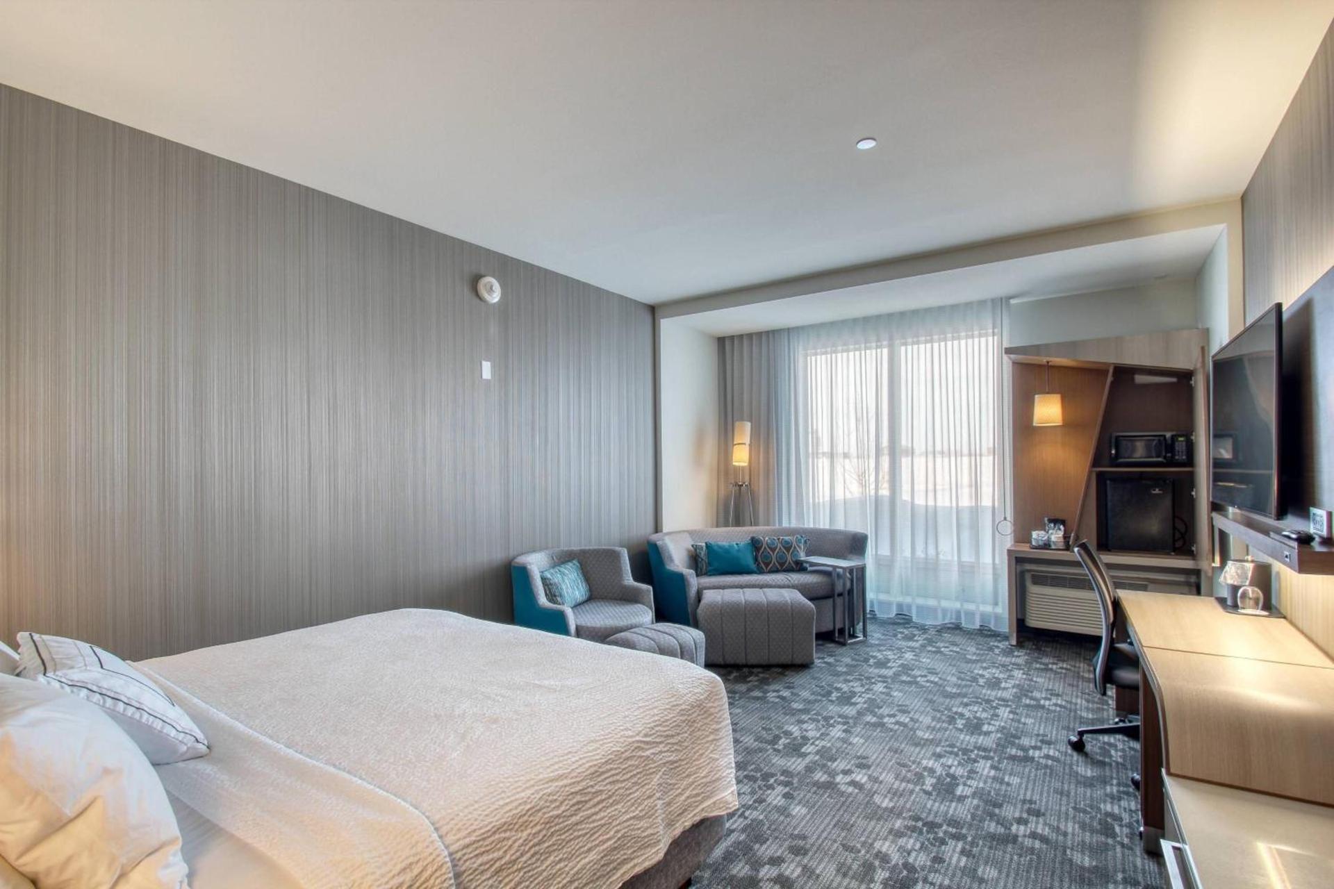 Courtyard by Marriott Fargo photo 47