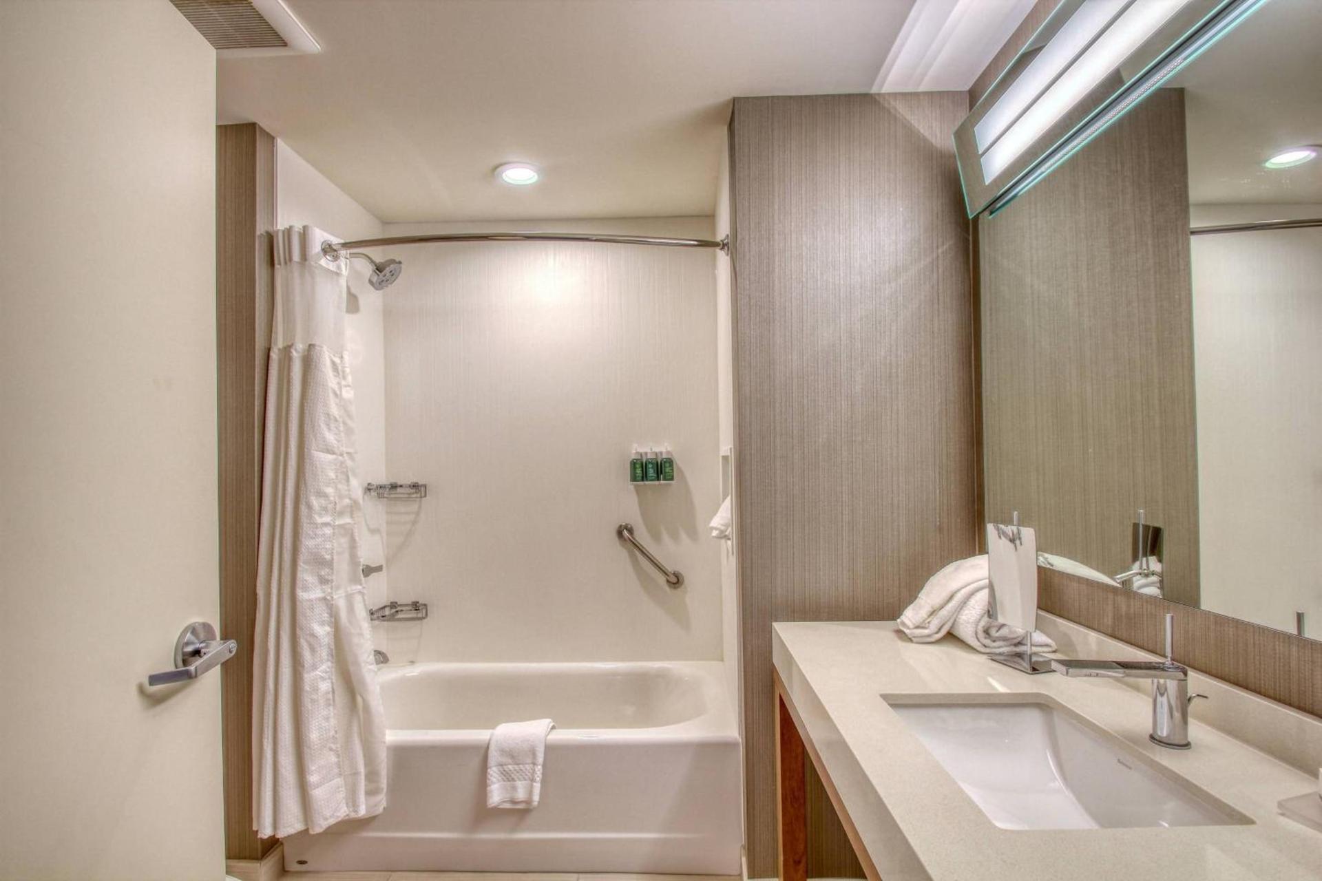 Courtyard by Marriott Fargo photo 49