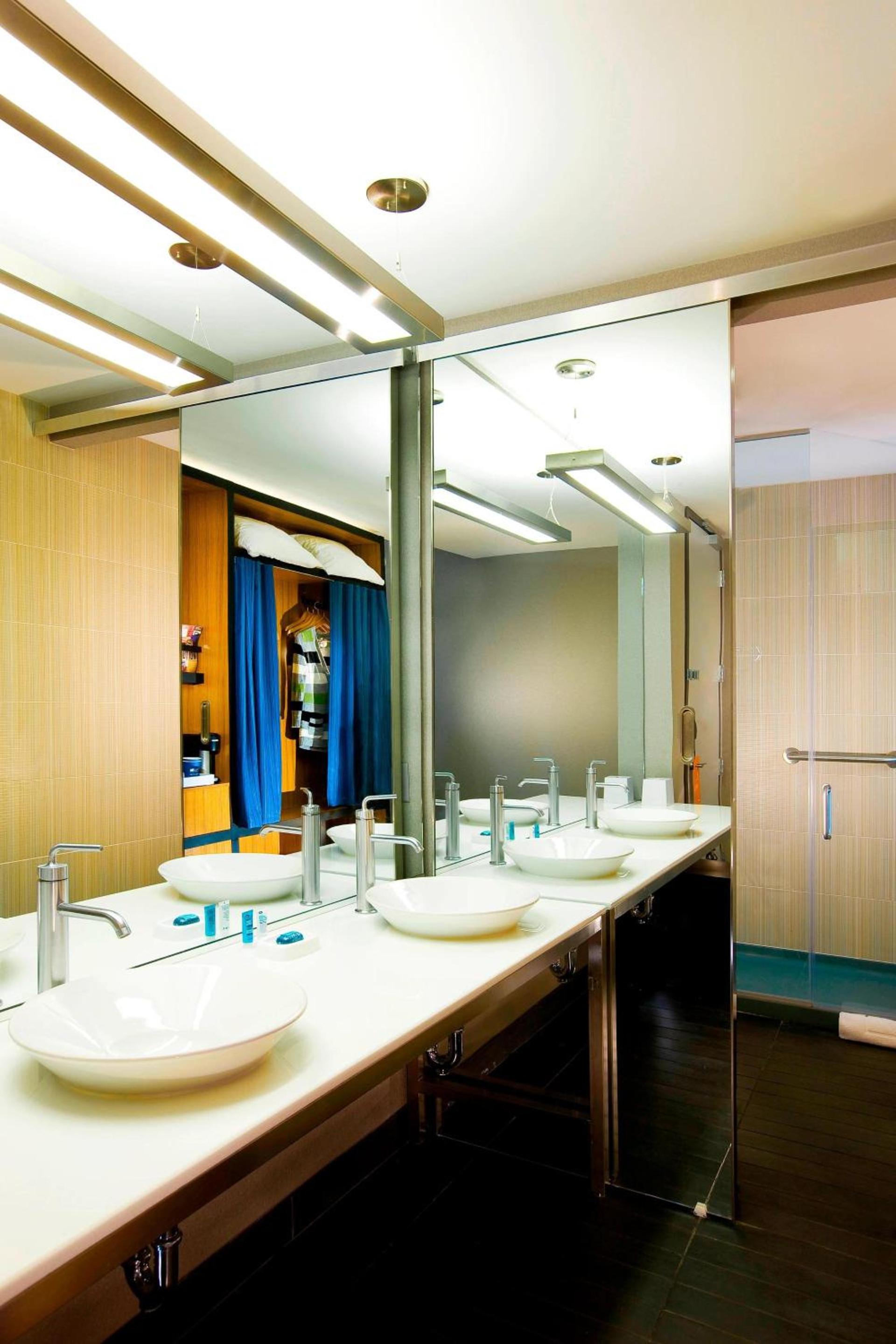 Aloft by Marriott Mount Laurel photo 9