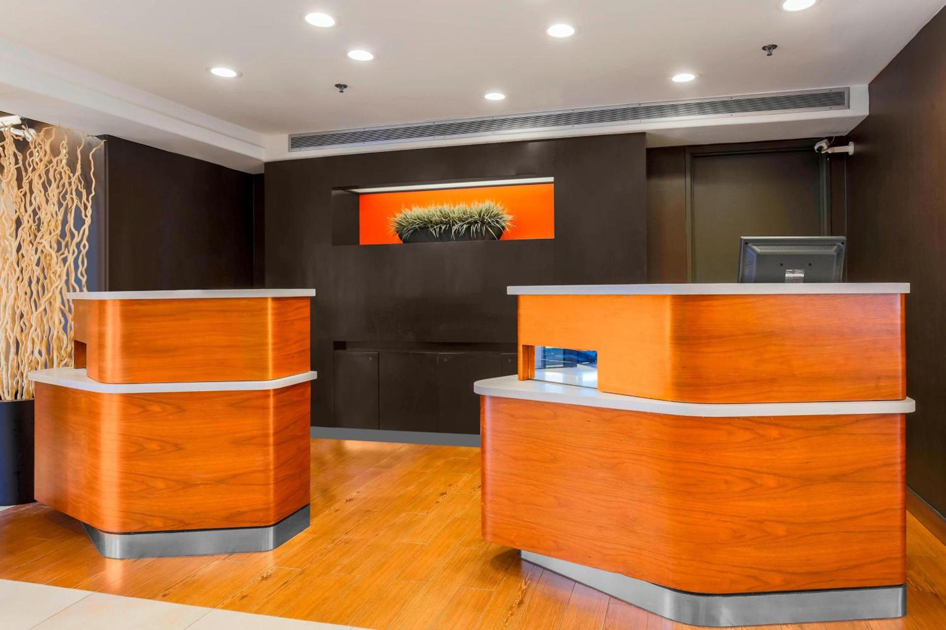 Courtyard by Marriott San Diego Del Mar/Solana Beach photo 4