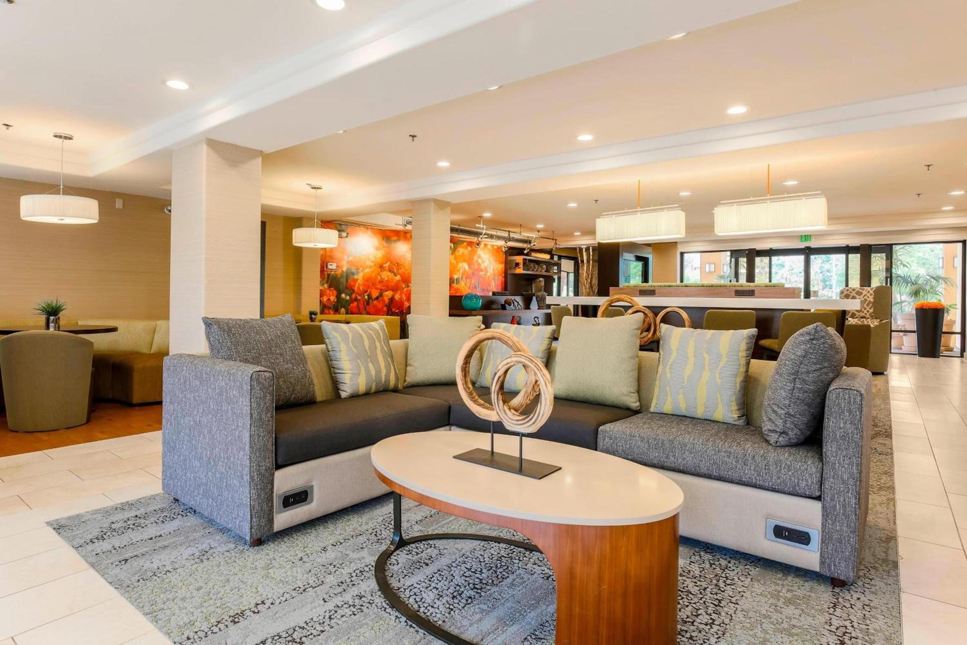 Courtyard by Marriott San Diego Del Mar/Solana Beach photo 11