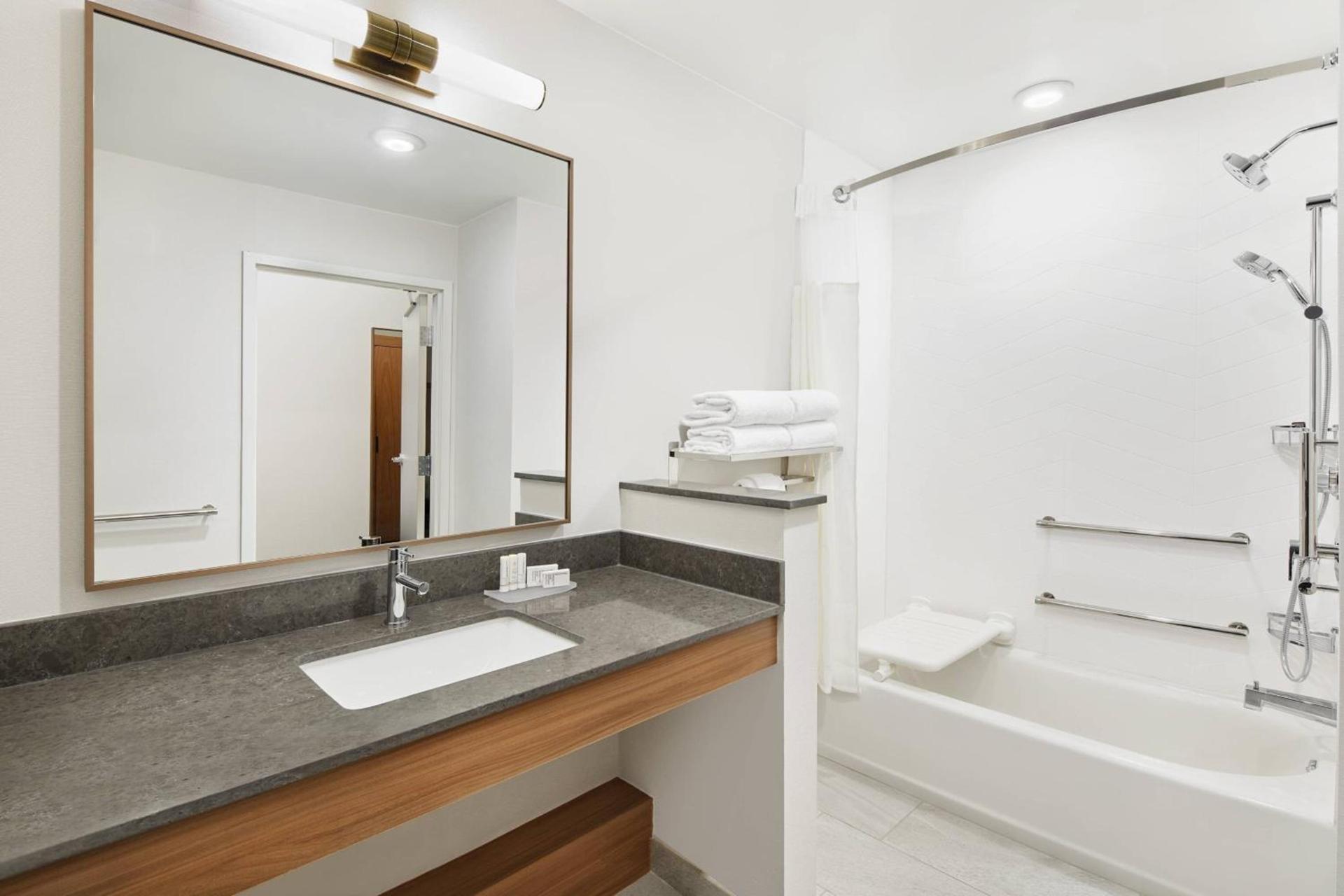 Fairfield Inn & Suites by Marriott Raleigh Wake Forest photo 10