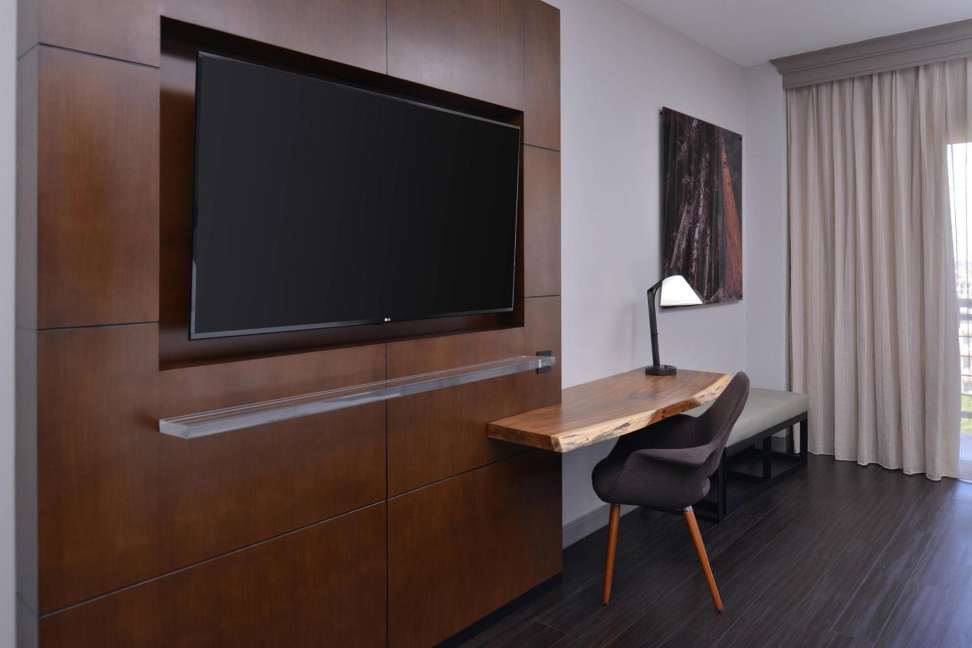Visalia Marriott at the Convention Center photo 2