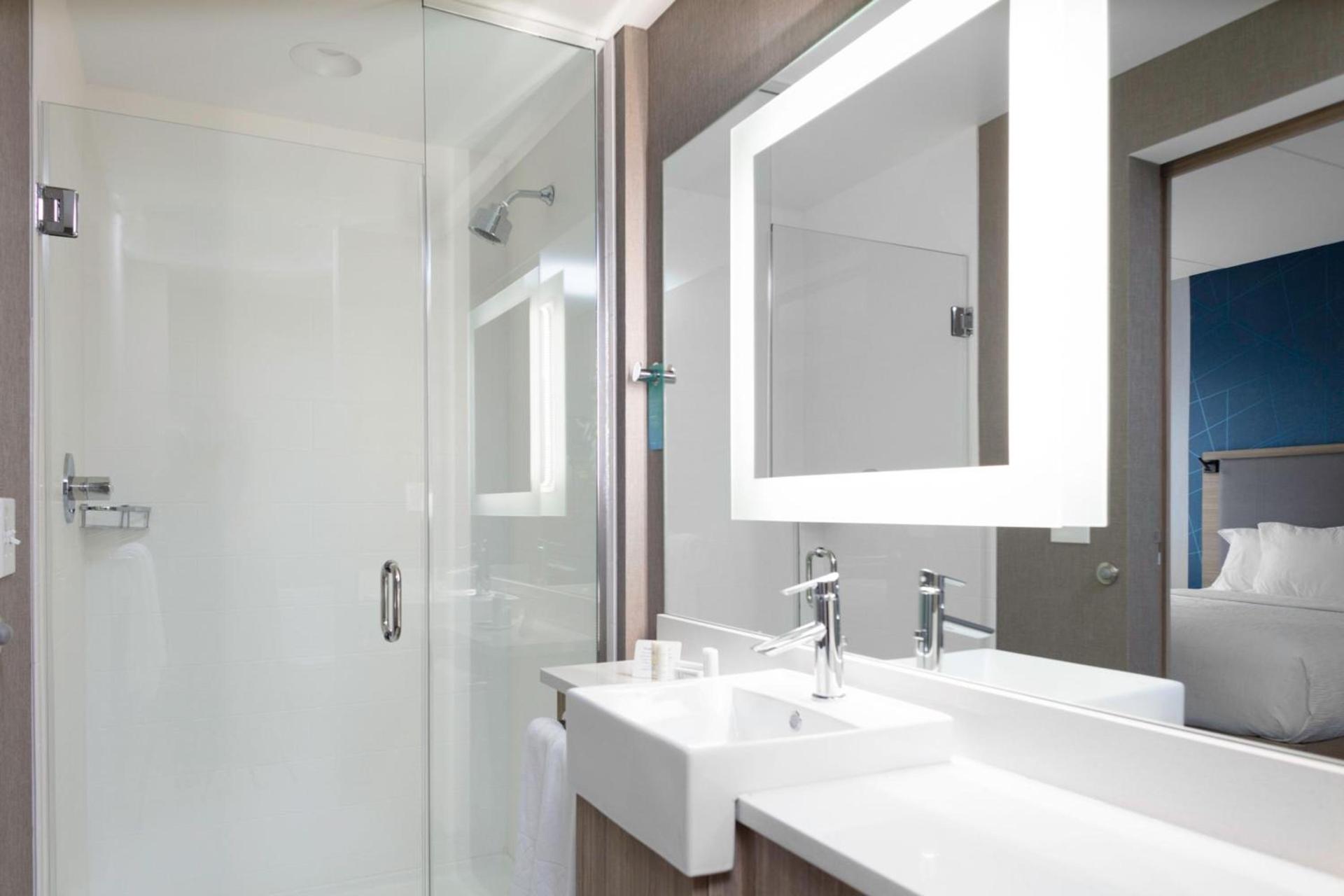 SpringHill Suites By Marriott Durham City View photo 17