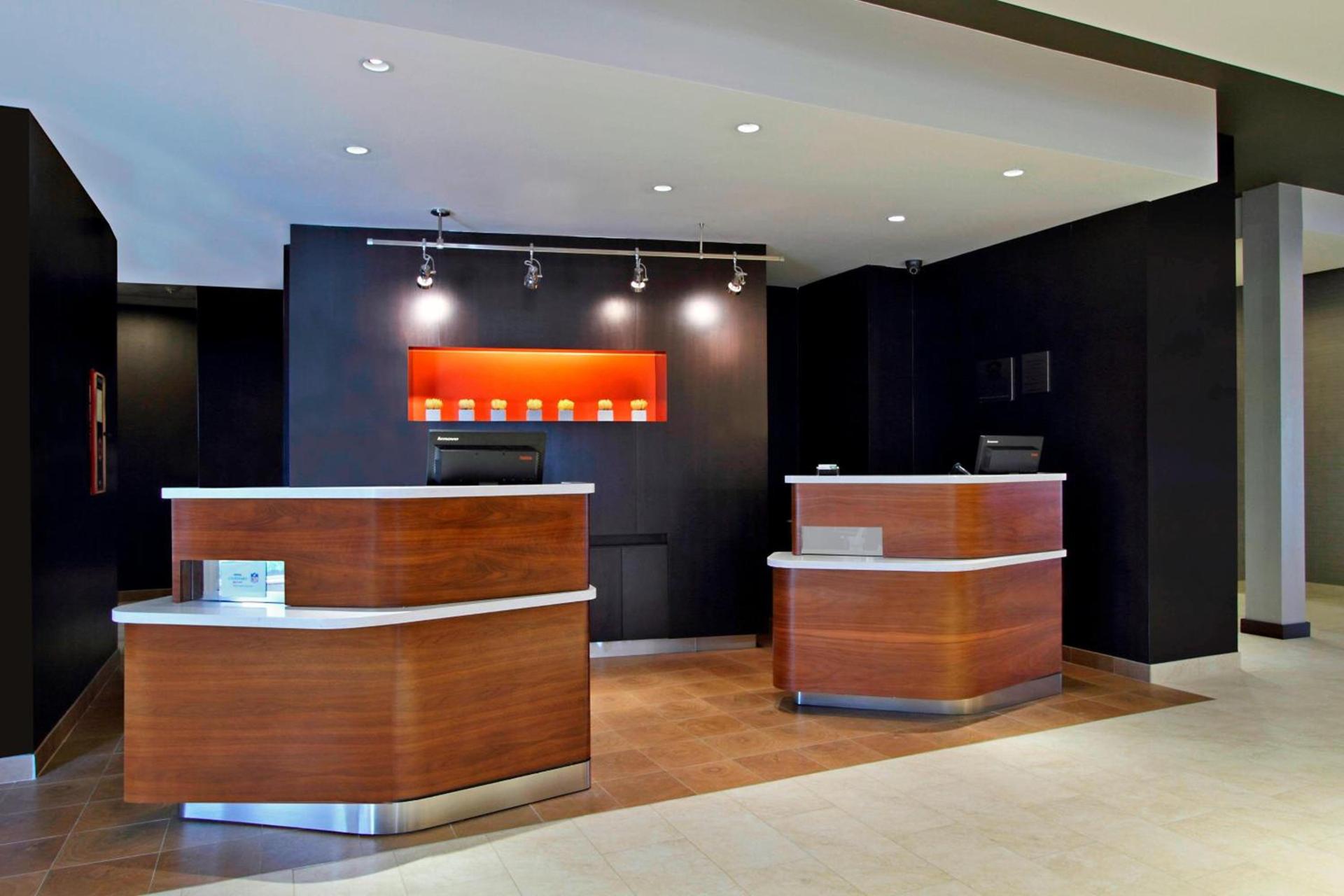 Courtyard by Marriott Victoria photo 2