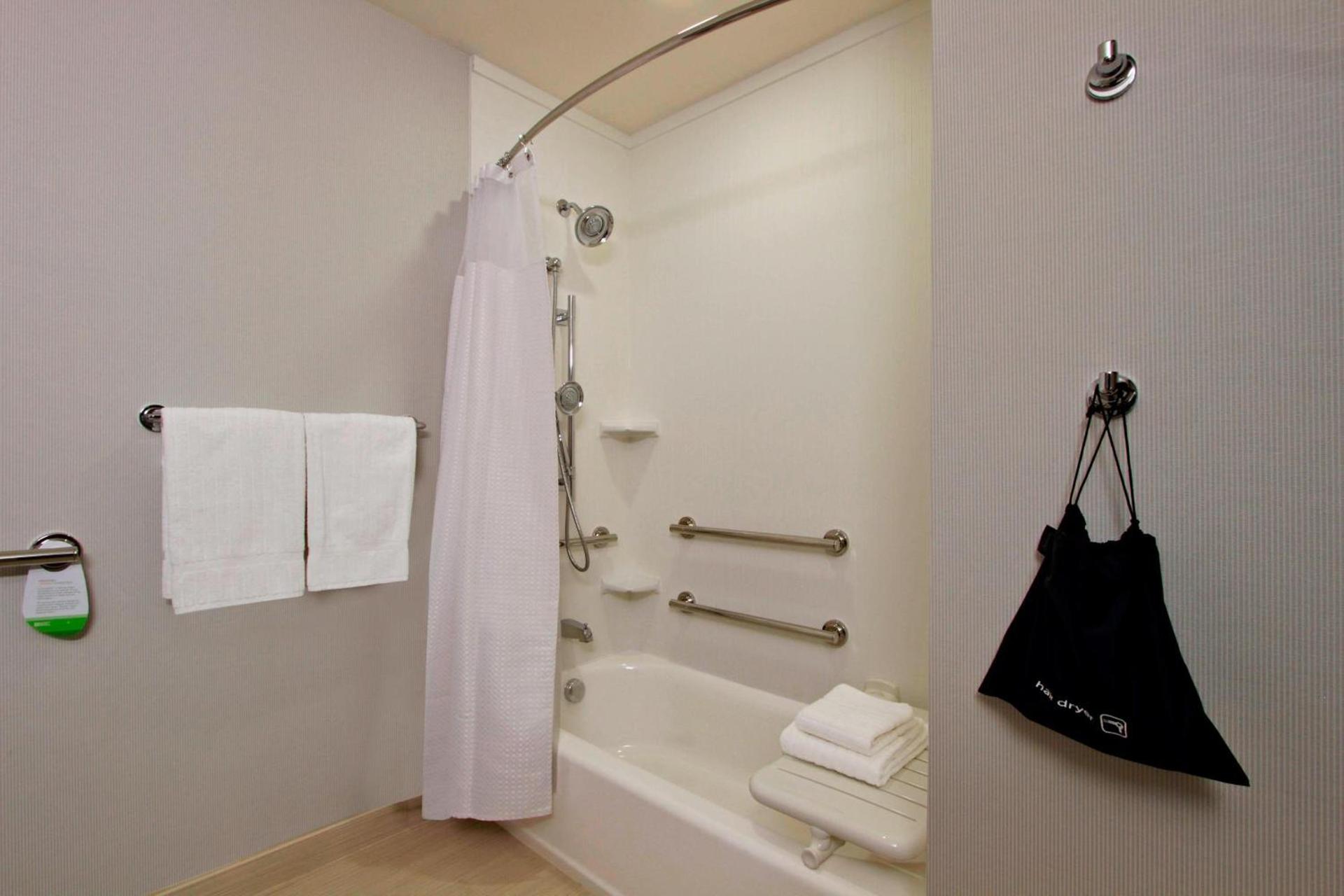 Courtyard by Marriott Victoria photo 10