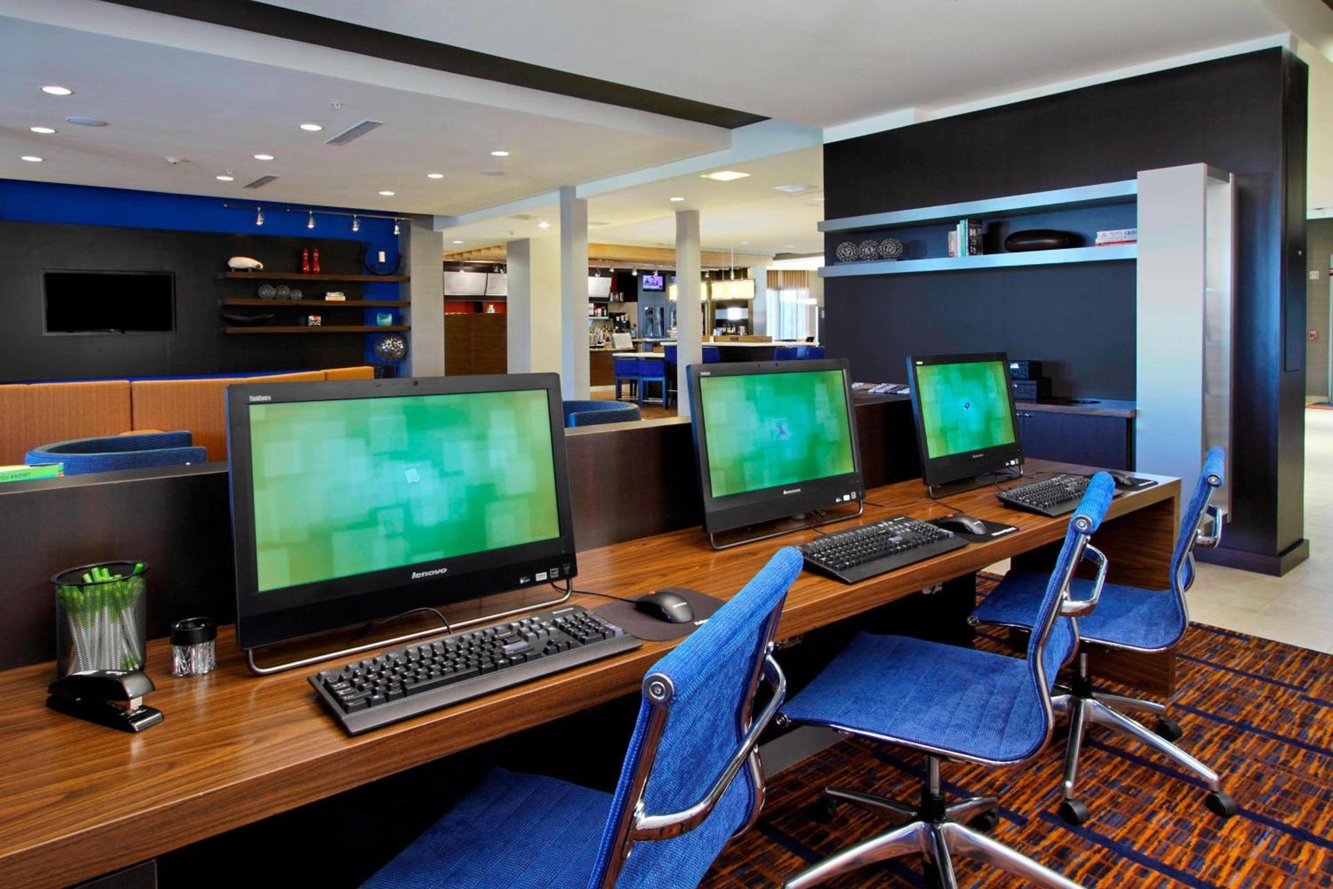 Courtyard by Marriott Victoria photo 14