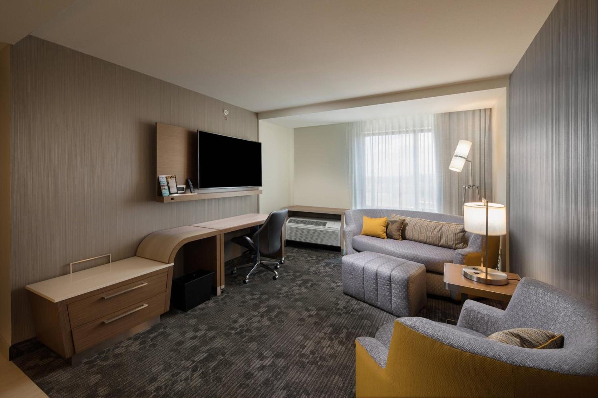 Courtyard by Marriott Russellville photo 12