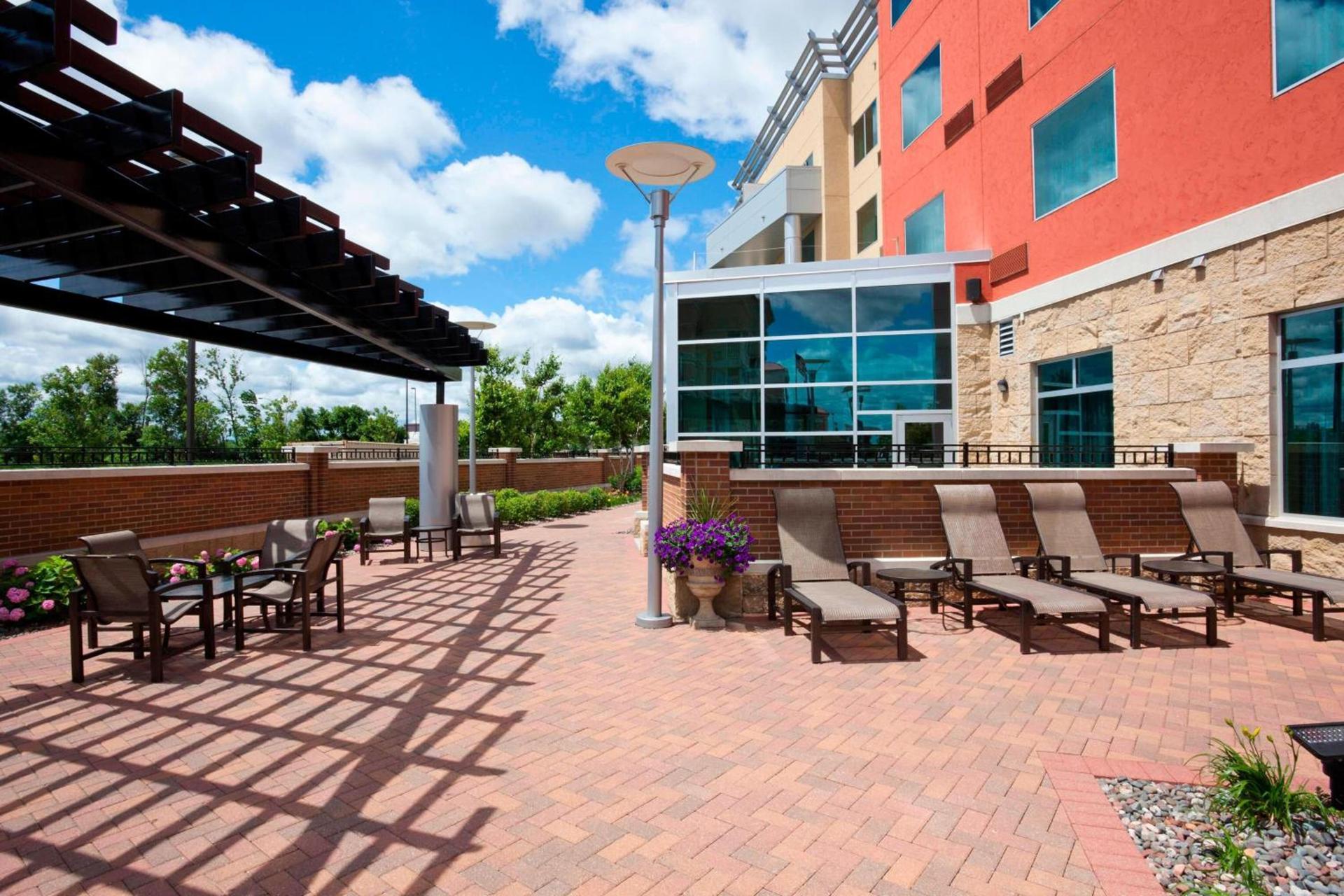 Courtyard Minneapolis Maple Grove Arbor Lakes photo 23