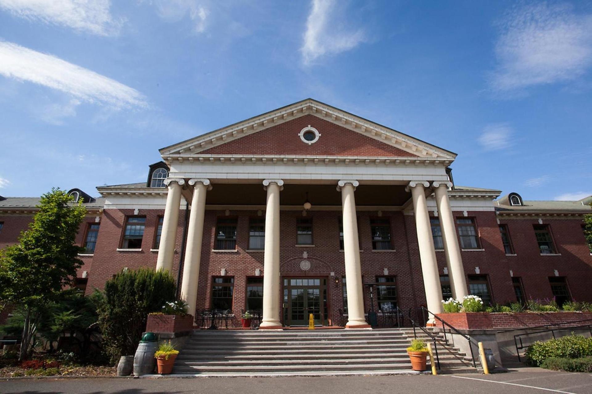 McMenamins Grand Lodge photo 1