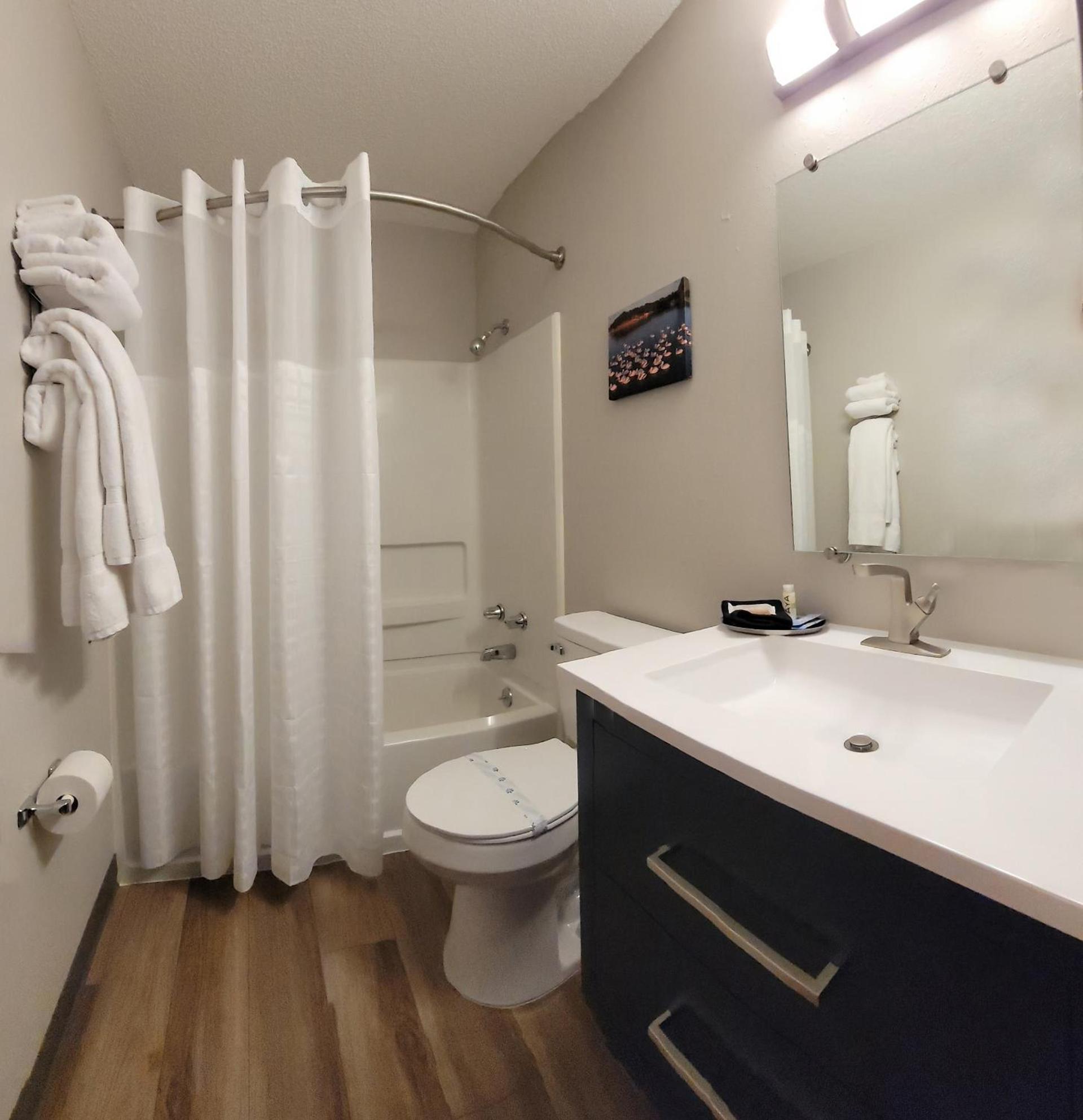 Hilltop Inn & Suites photo 24