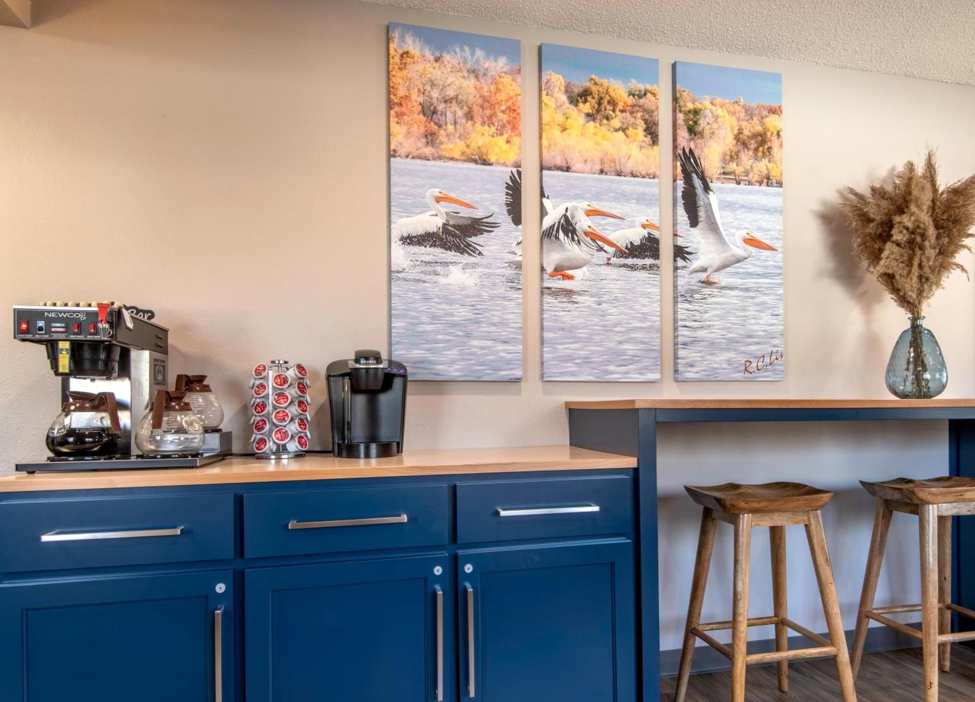 Hilltop Inn & Suites photo 18