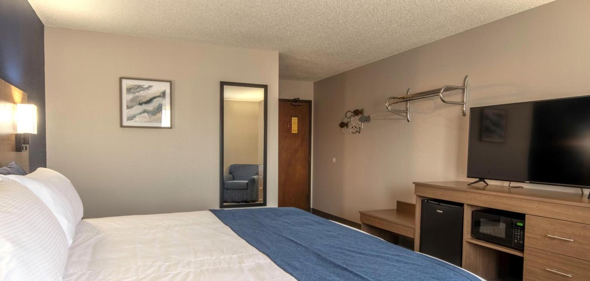 Hilltop Inn & Suites photo 20