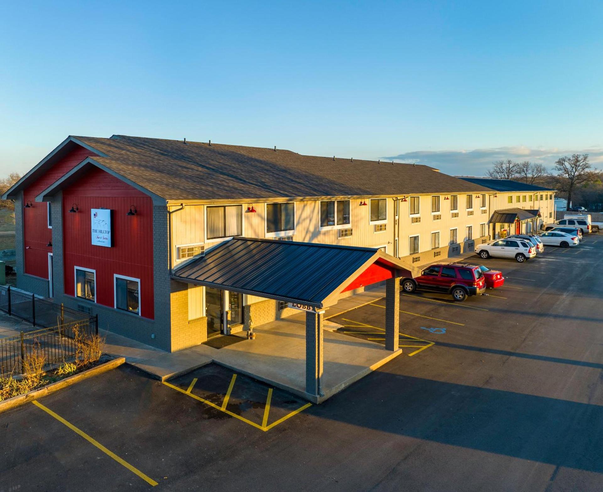 Hilltop Inn & Suites photo 1