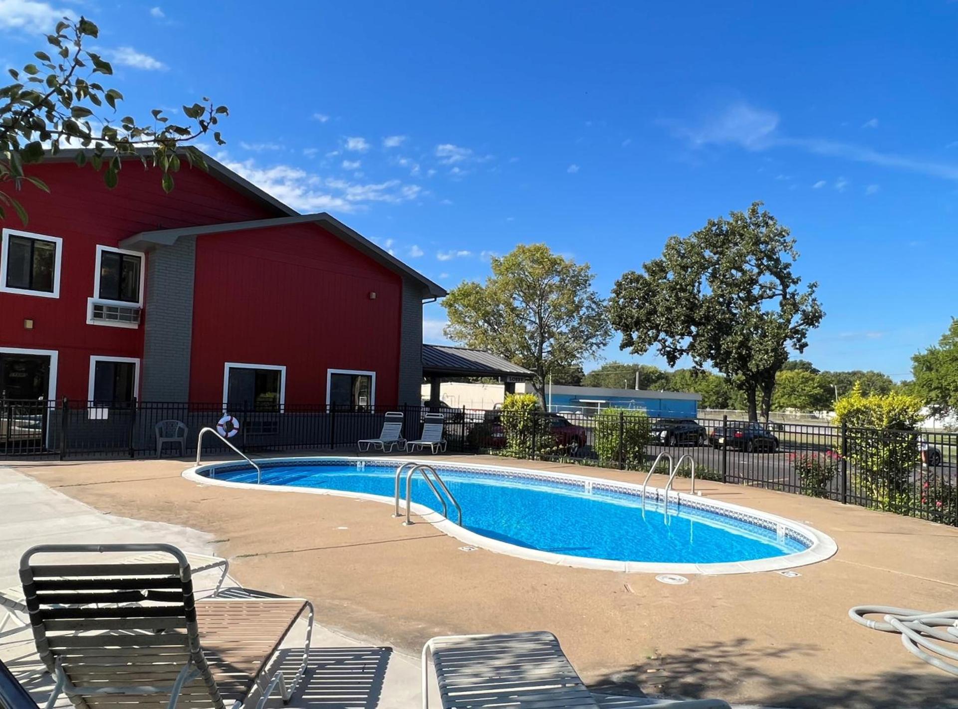 Hilltop Inn & Suites photo 13