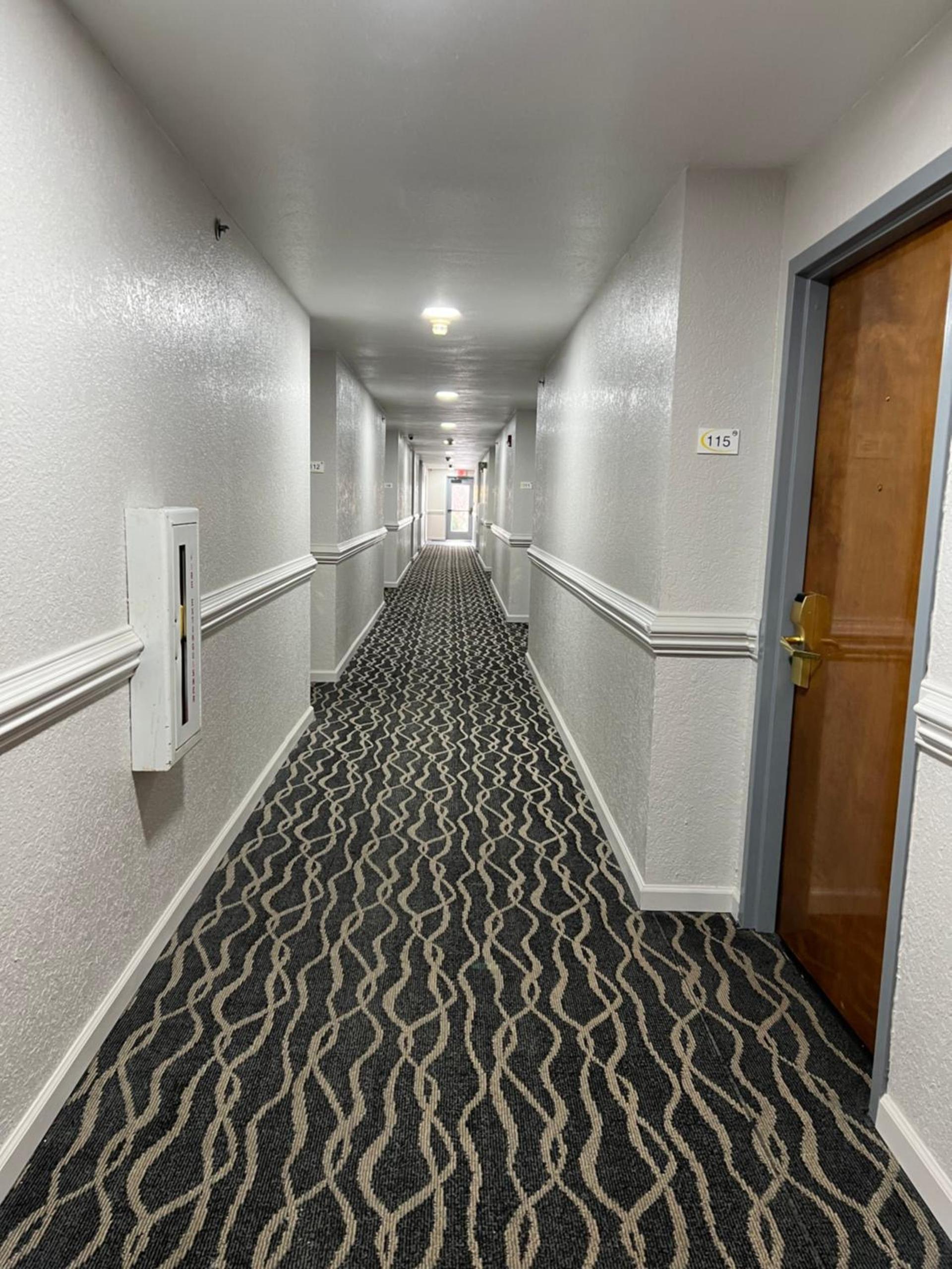 Super 8 by Wyndham Clemmons - Bermuda Run - Winston-Salem I-40 photo 21