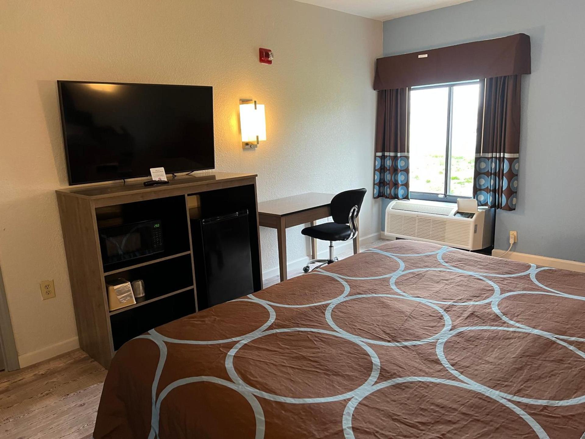 Super 8 by Wyndham Clemmons - Bermuda Run - Winston-Salem I-40 photo 31