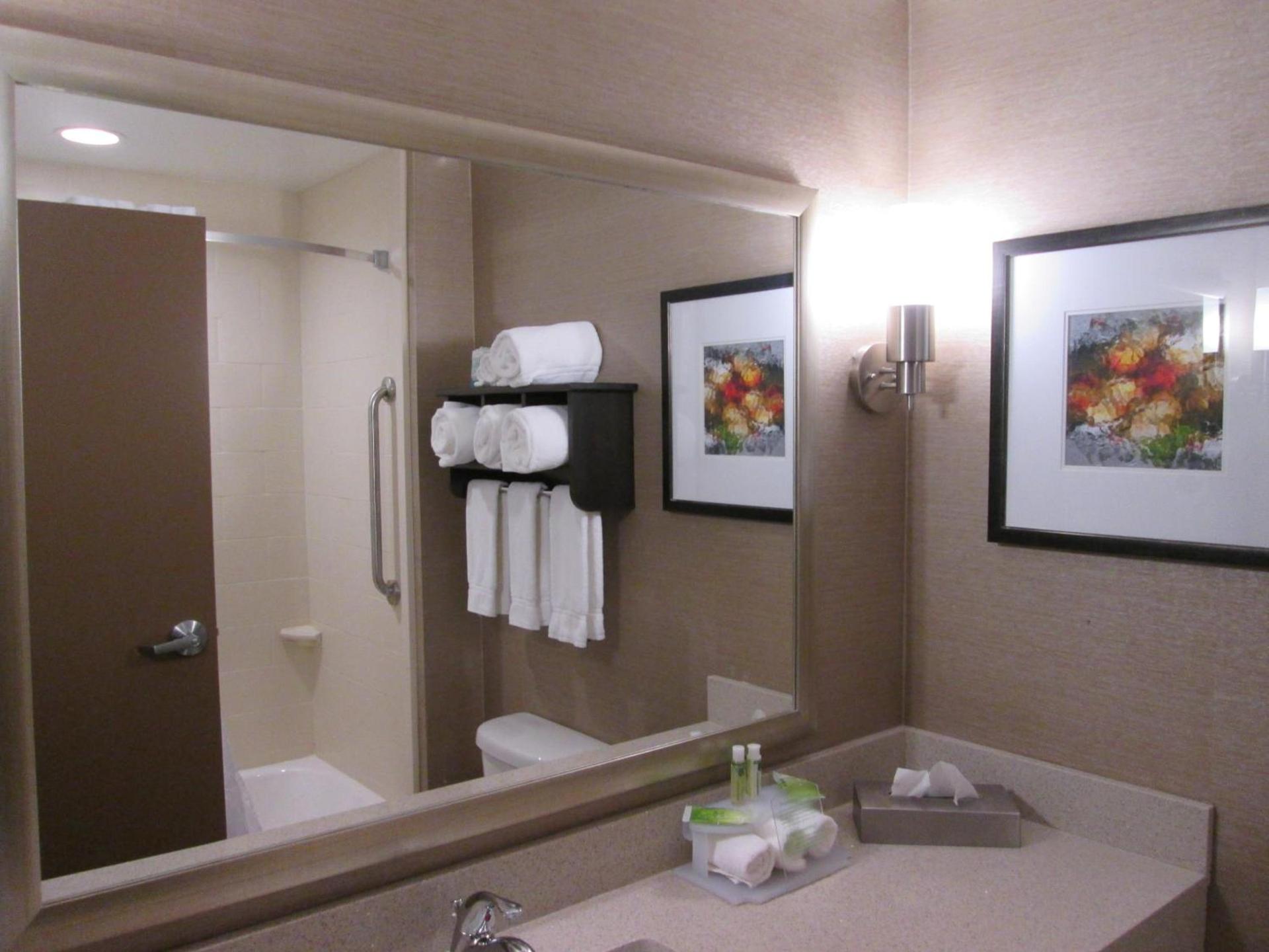 Holiday Inn Express Cloverdale - Greencastle by IHG photo 7