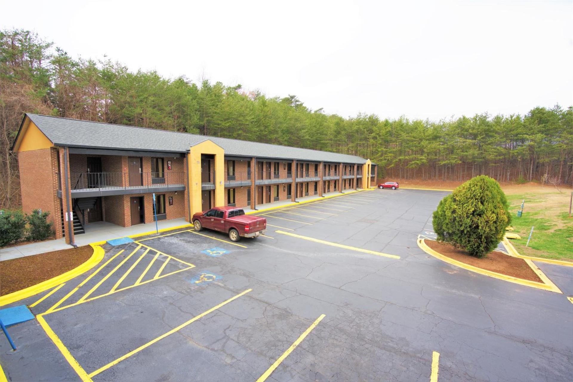 Columbus Inn and Suites photo 5