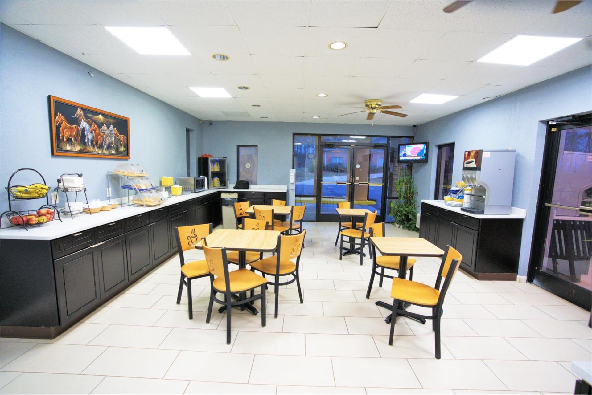 Columbus Inn and Suites photo 13