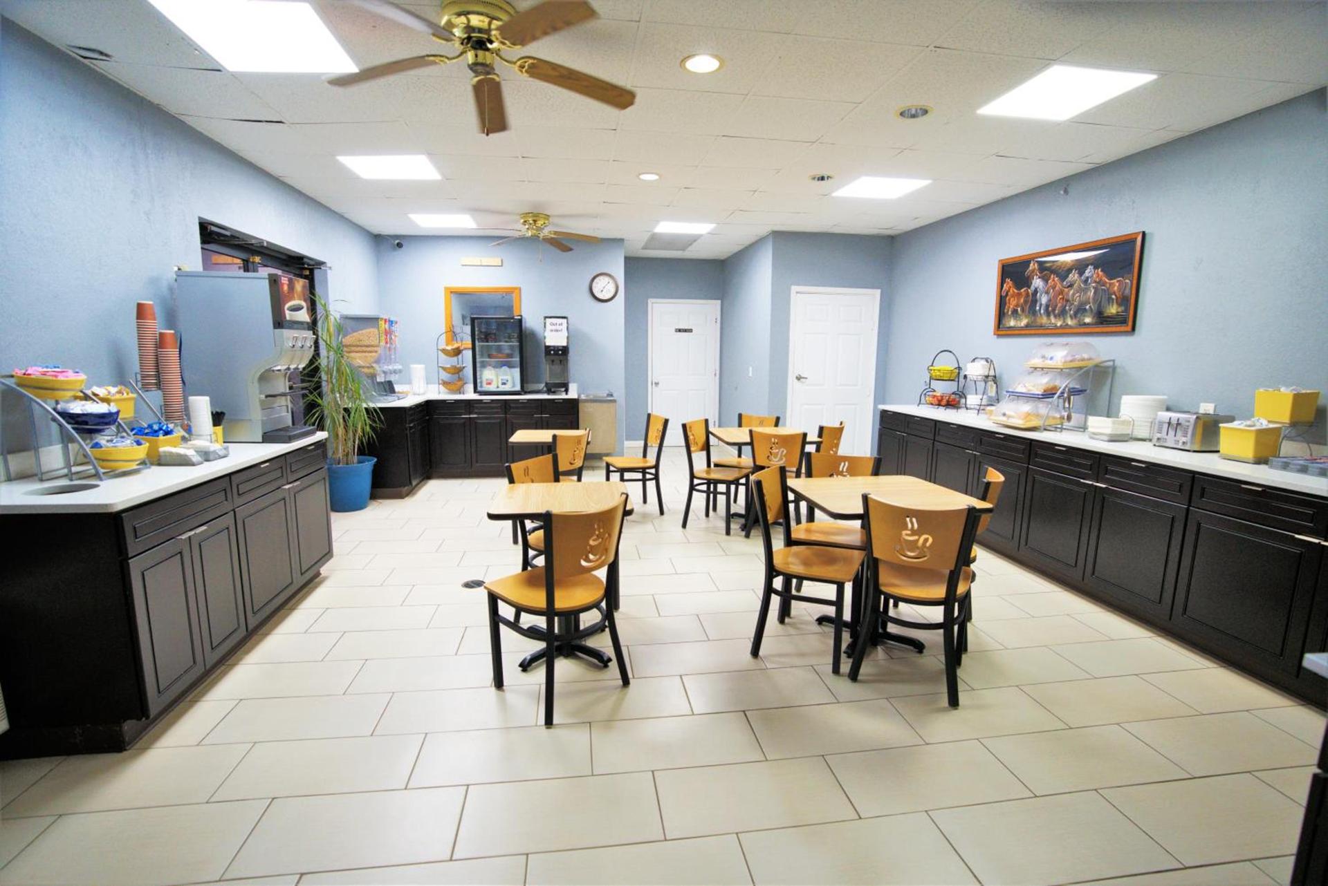 Columbus Inn and Suites photo 14