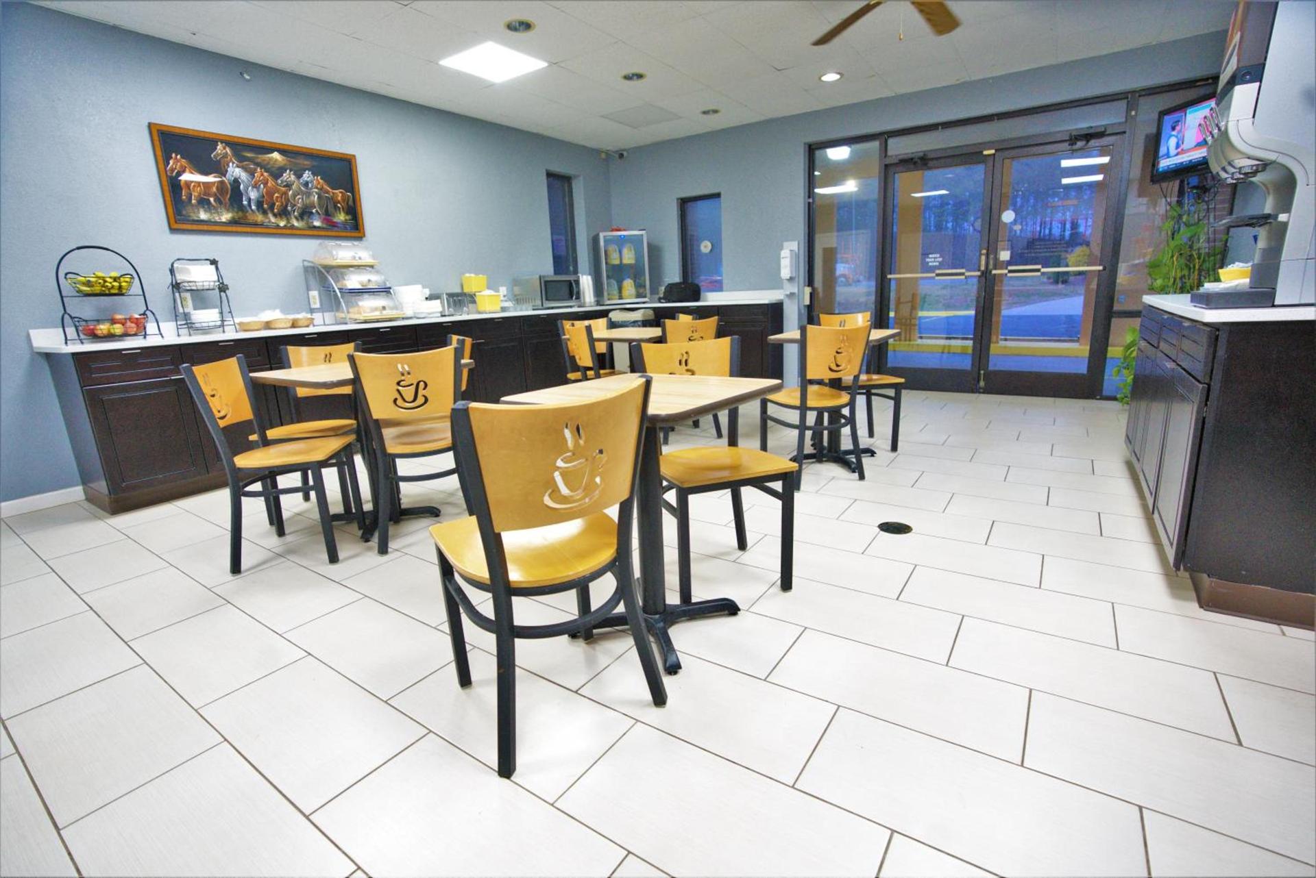Columbus Inn and Suites photo 15