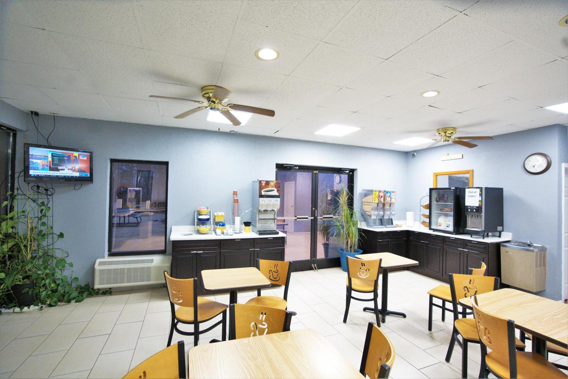 Columbus Inn and Suites photo 17