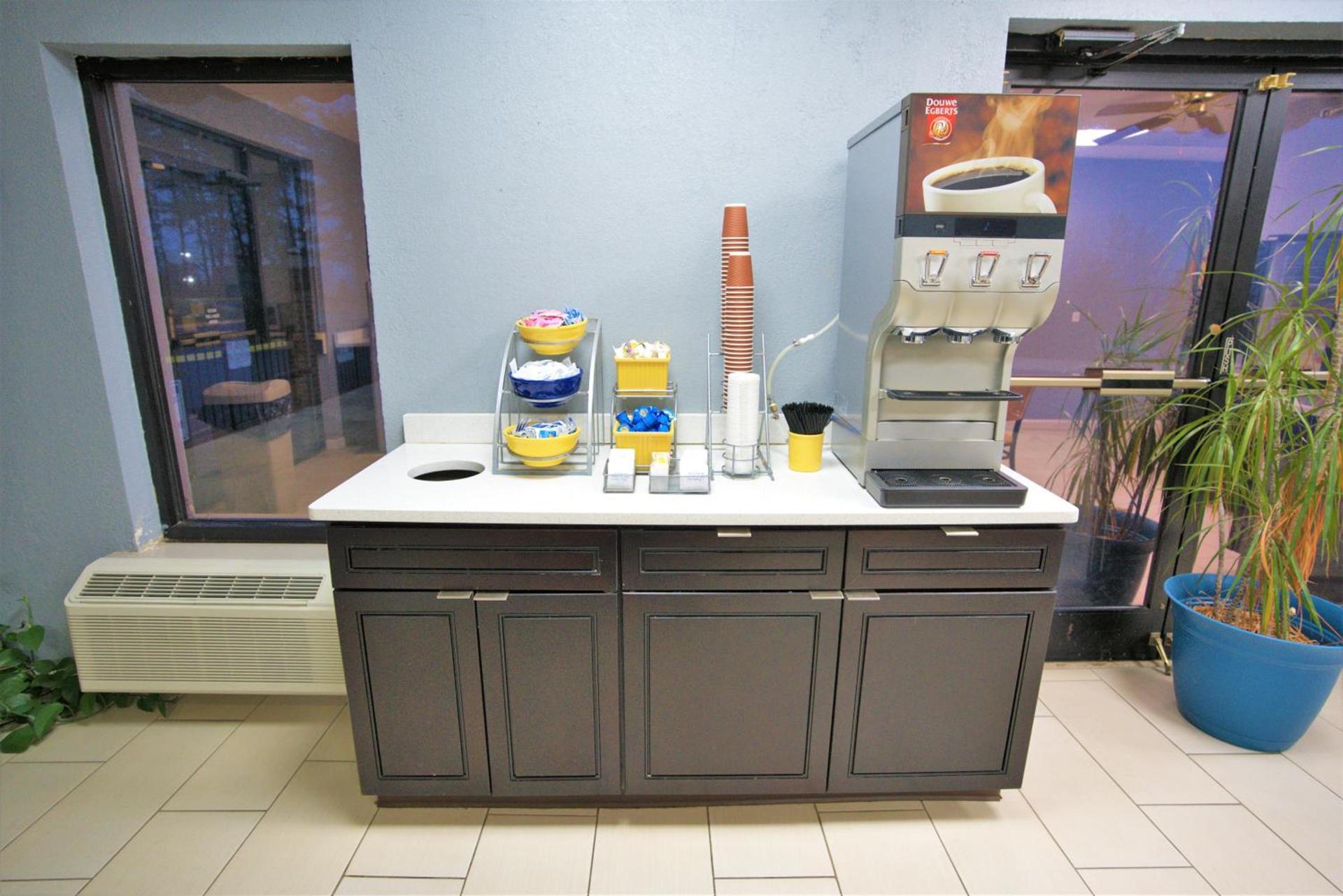 Columbus Inn and Suites photo 18