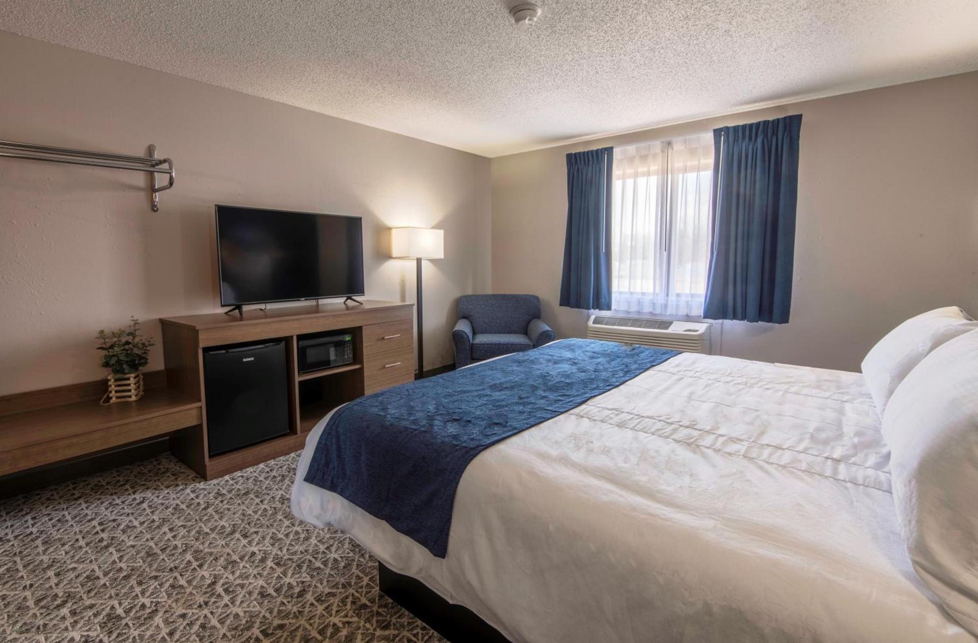 Hilltop Inn & Suites photo 29