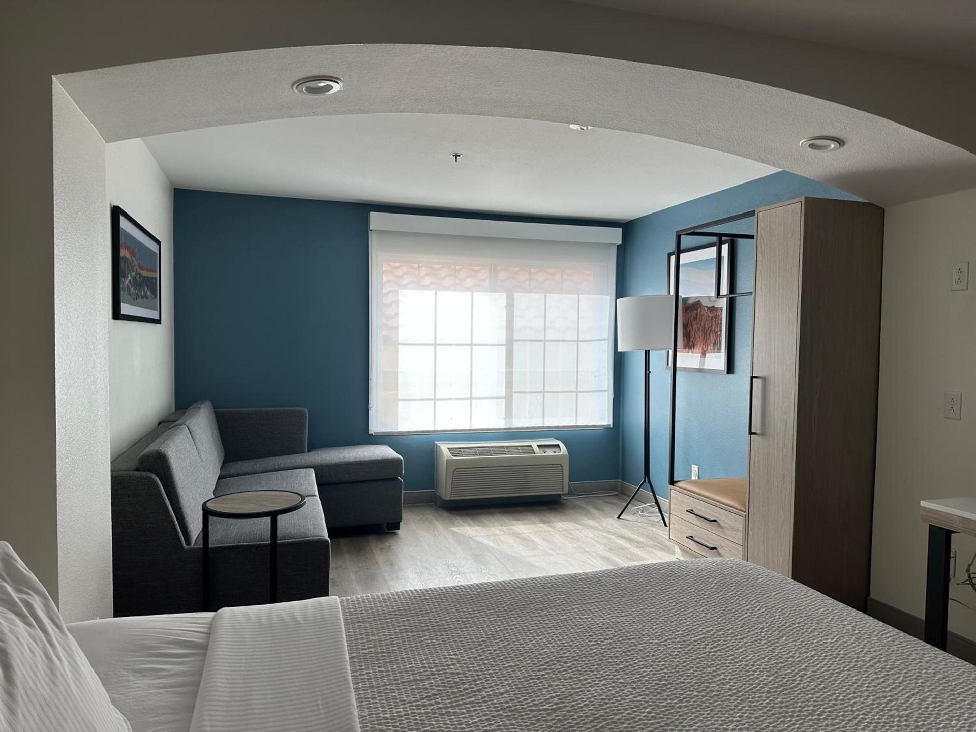 La Quinta Inn & Suites by Wyndham Albuquerque Midtown photo 20