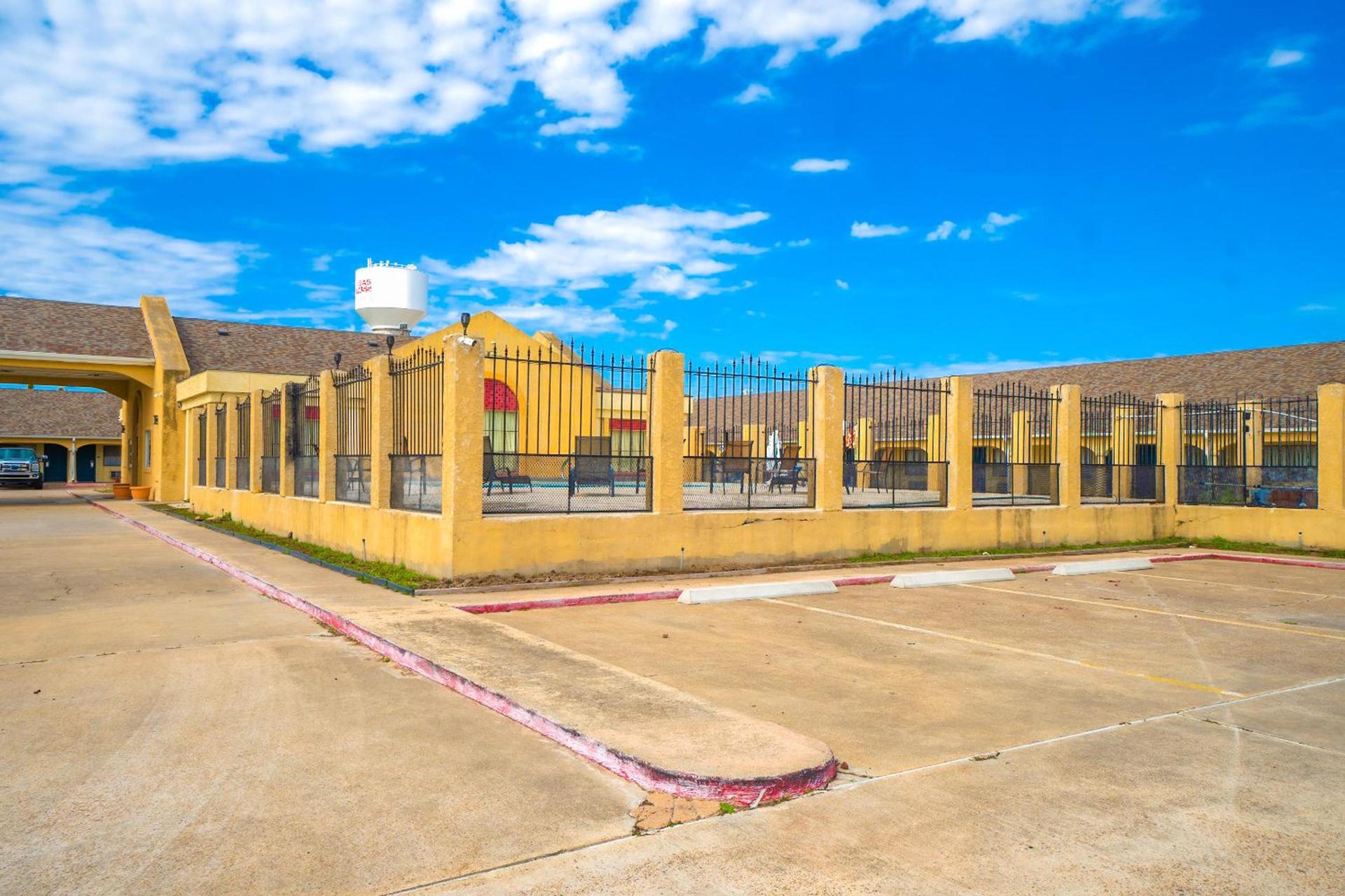 Aransas Bay Inn & Suites Corpus Christi by OYO photo 11