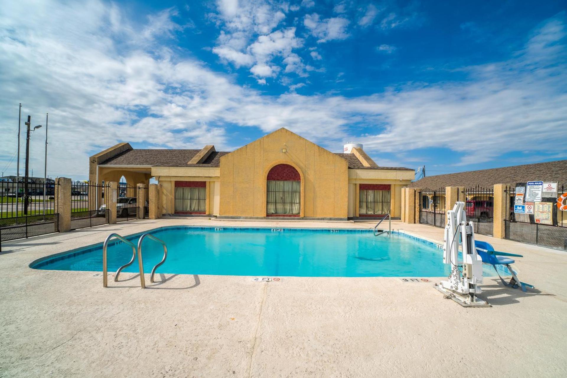 Aransas Bay Inn & Suites Corpus Christi by OYO photo 3