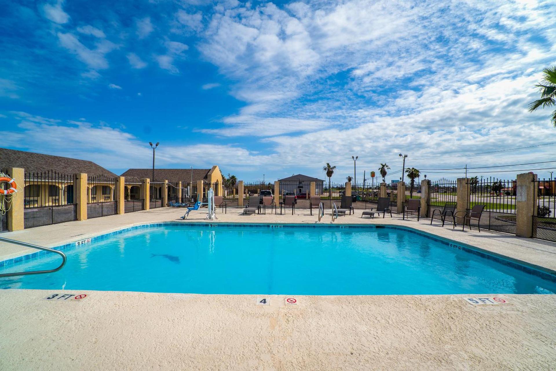 Aransas Bay Inn & Suites Corpus Christi by OYO photo 4