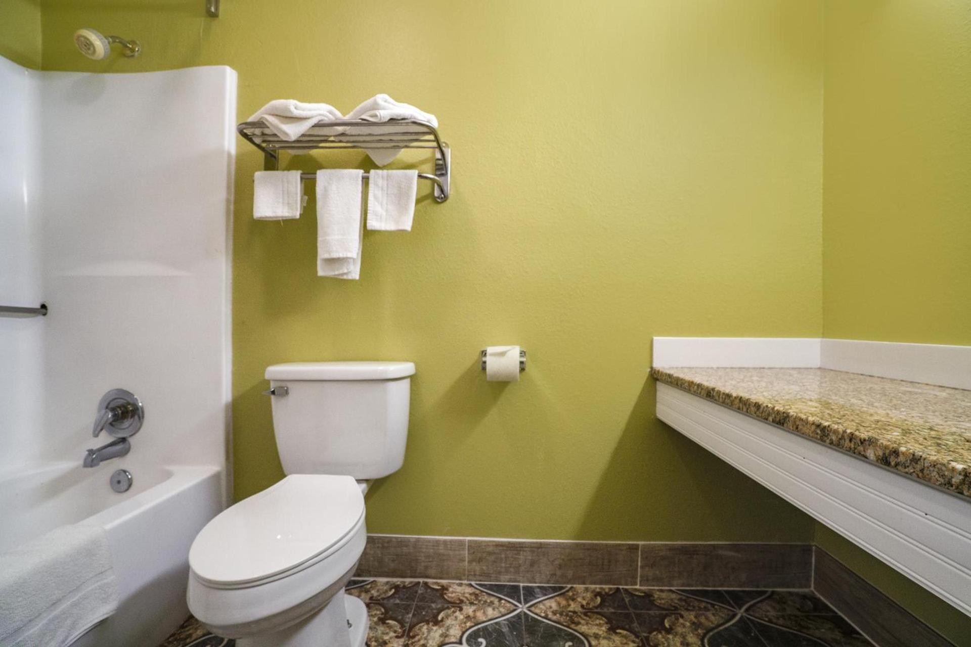 Aransas Bay Inn & Suites Corpus Christi by OYO photo 17
