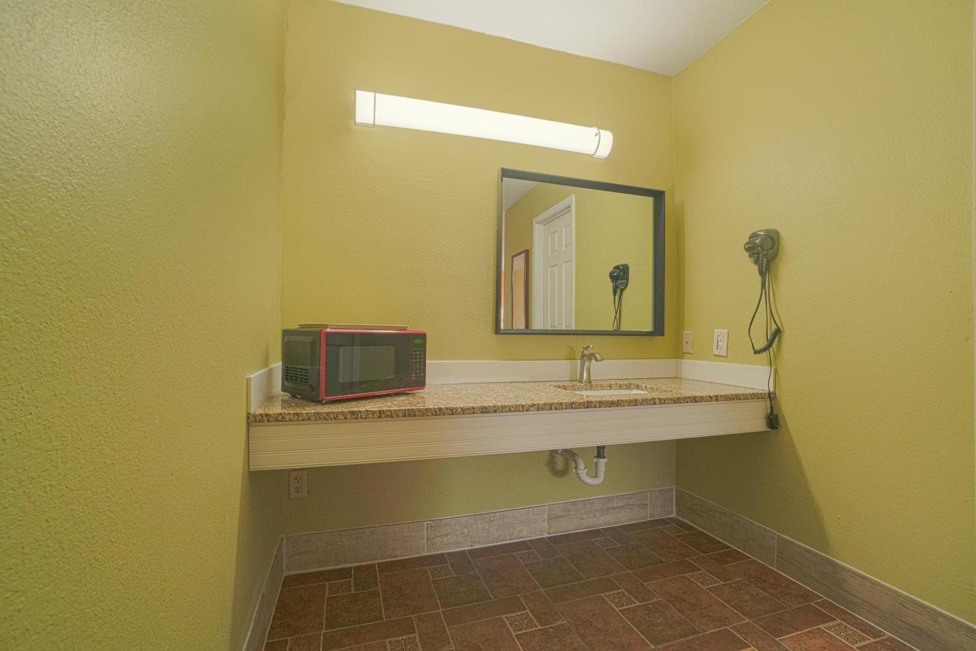 Aransas Bay Inn & Suites Corpus Christi by OYO photo 18
