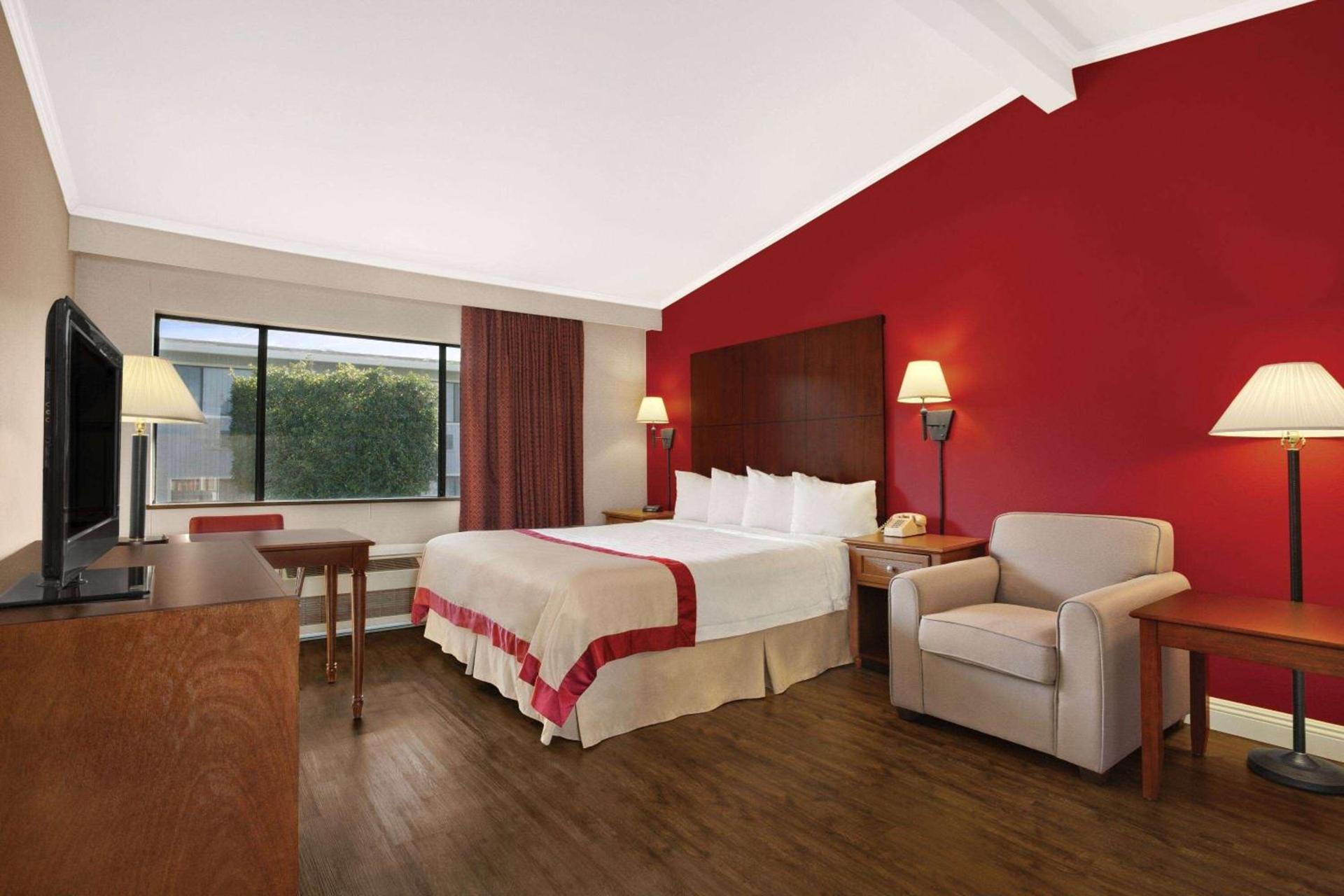 Ramada by Wyndham Torrance photo 4