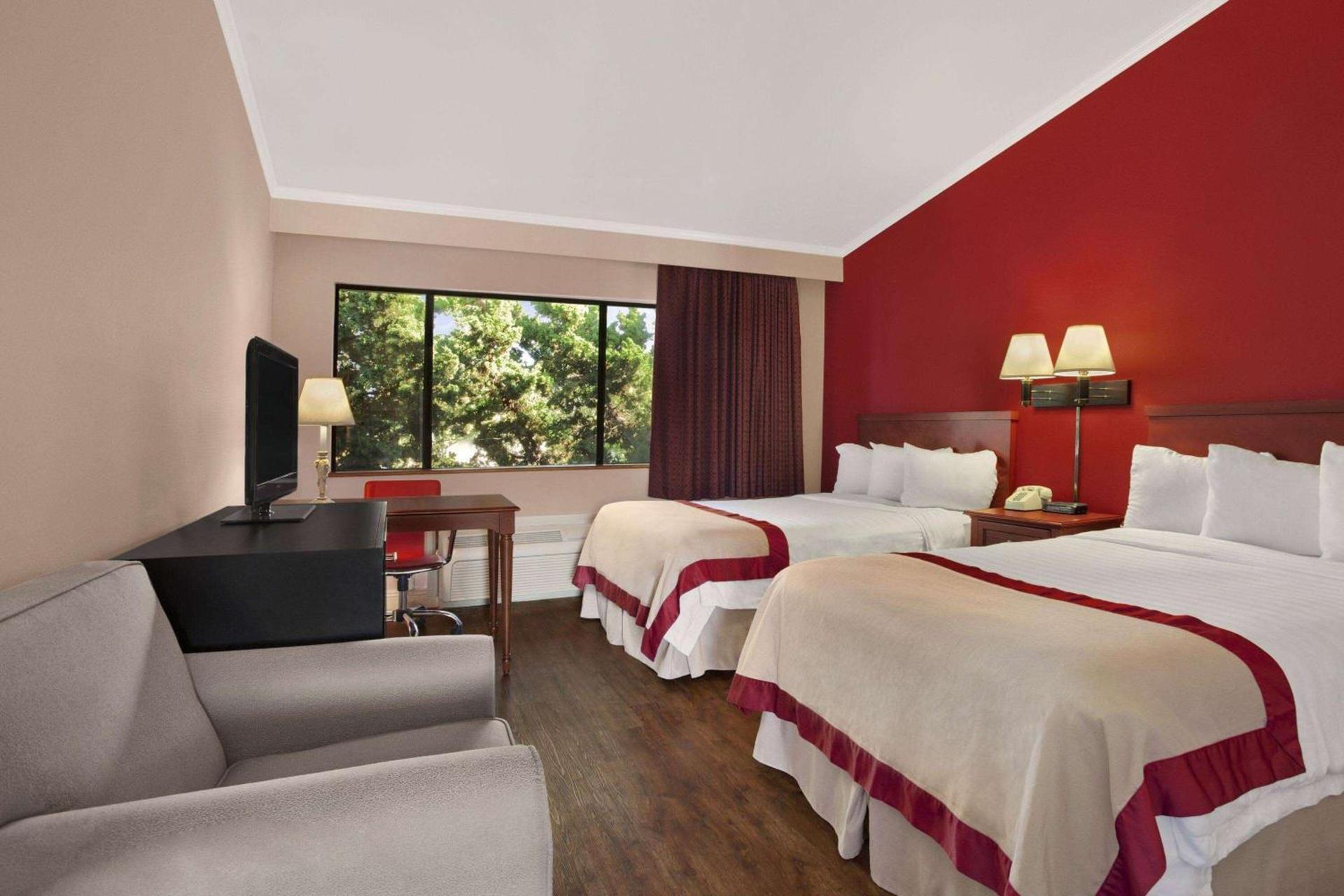 Ramada by Wyndham Torrance photo 6