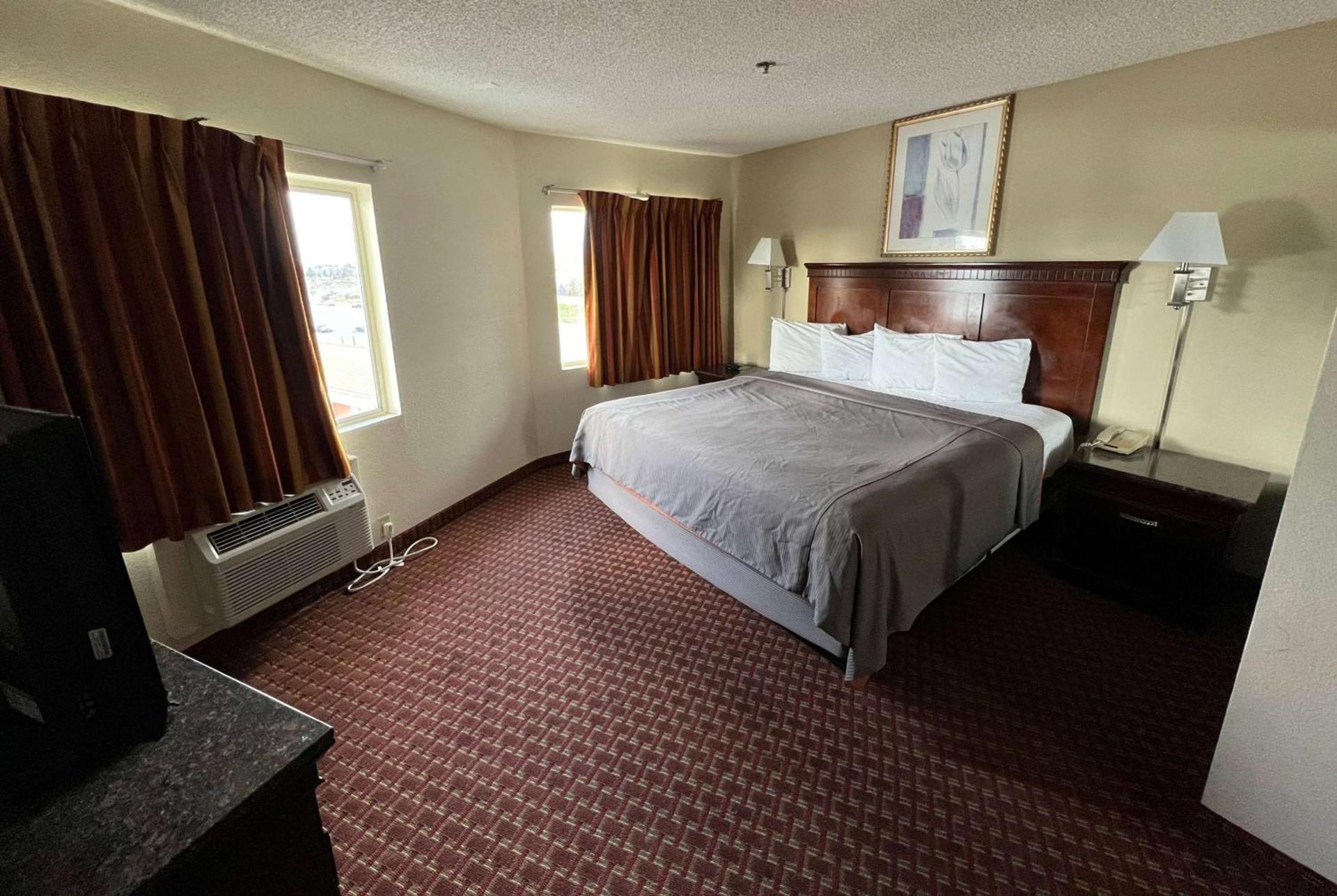 Days Inn & Suites by Wyndham Rancho Cordova photo 10