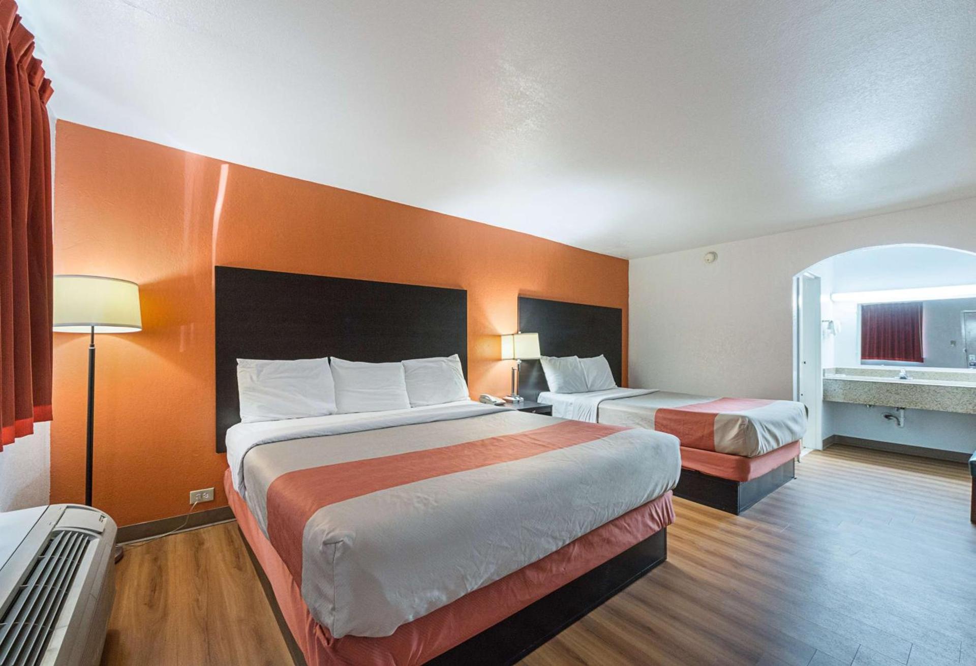 Motel 6 San Antonio TX I10 West photo 6