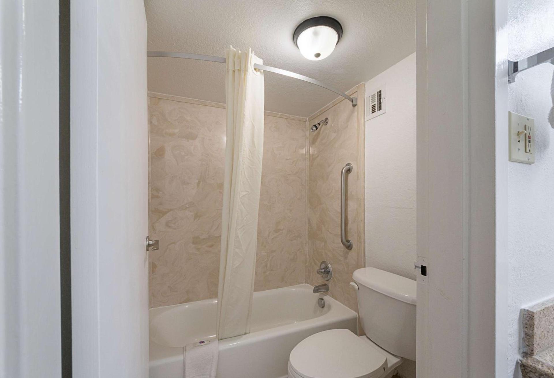 Motel 6 San Antonio TX I10 West photo 26