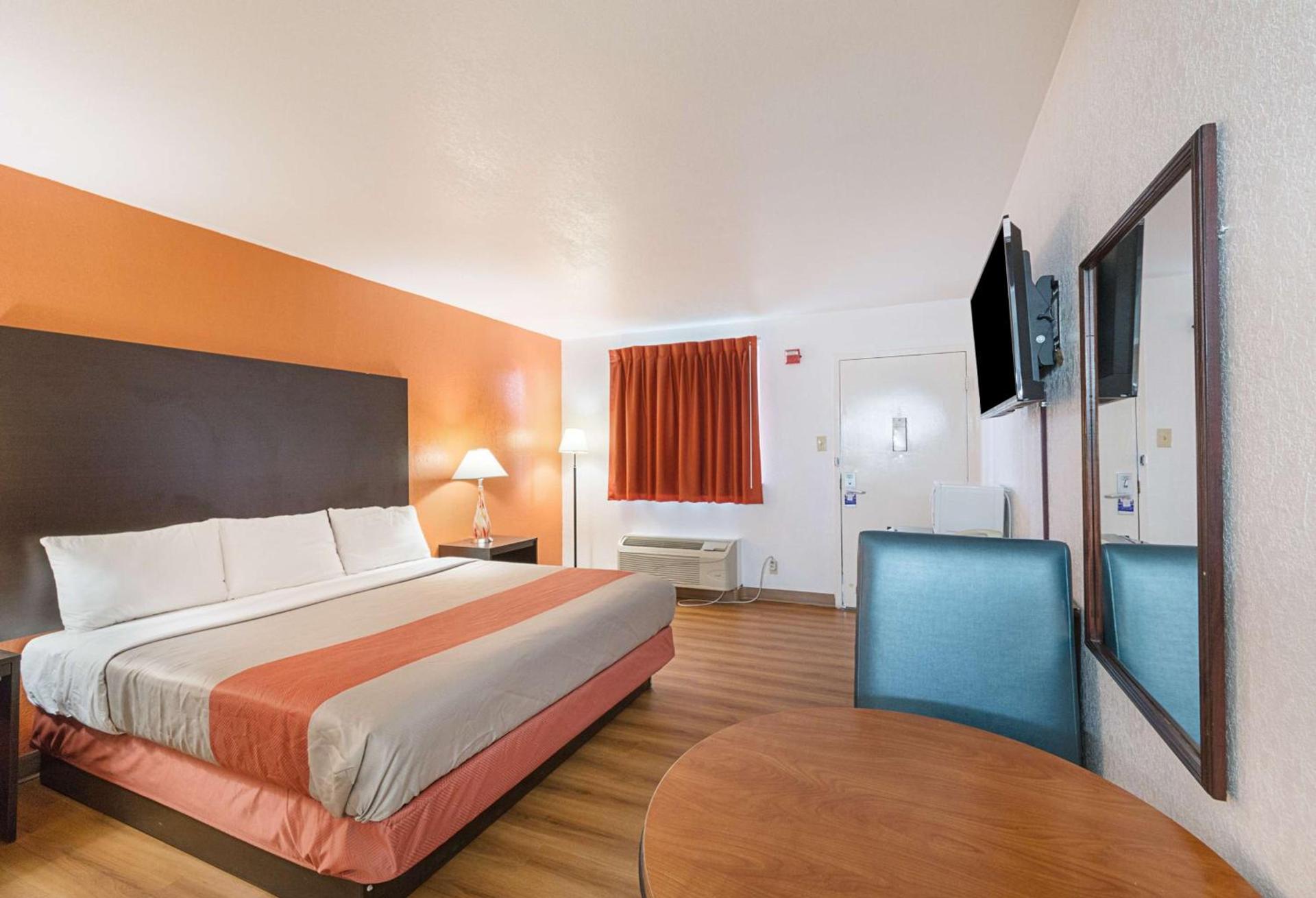 Motel 6 San Antonio TX I10 West photo 17