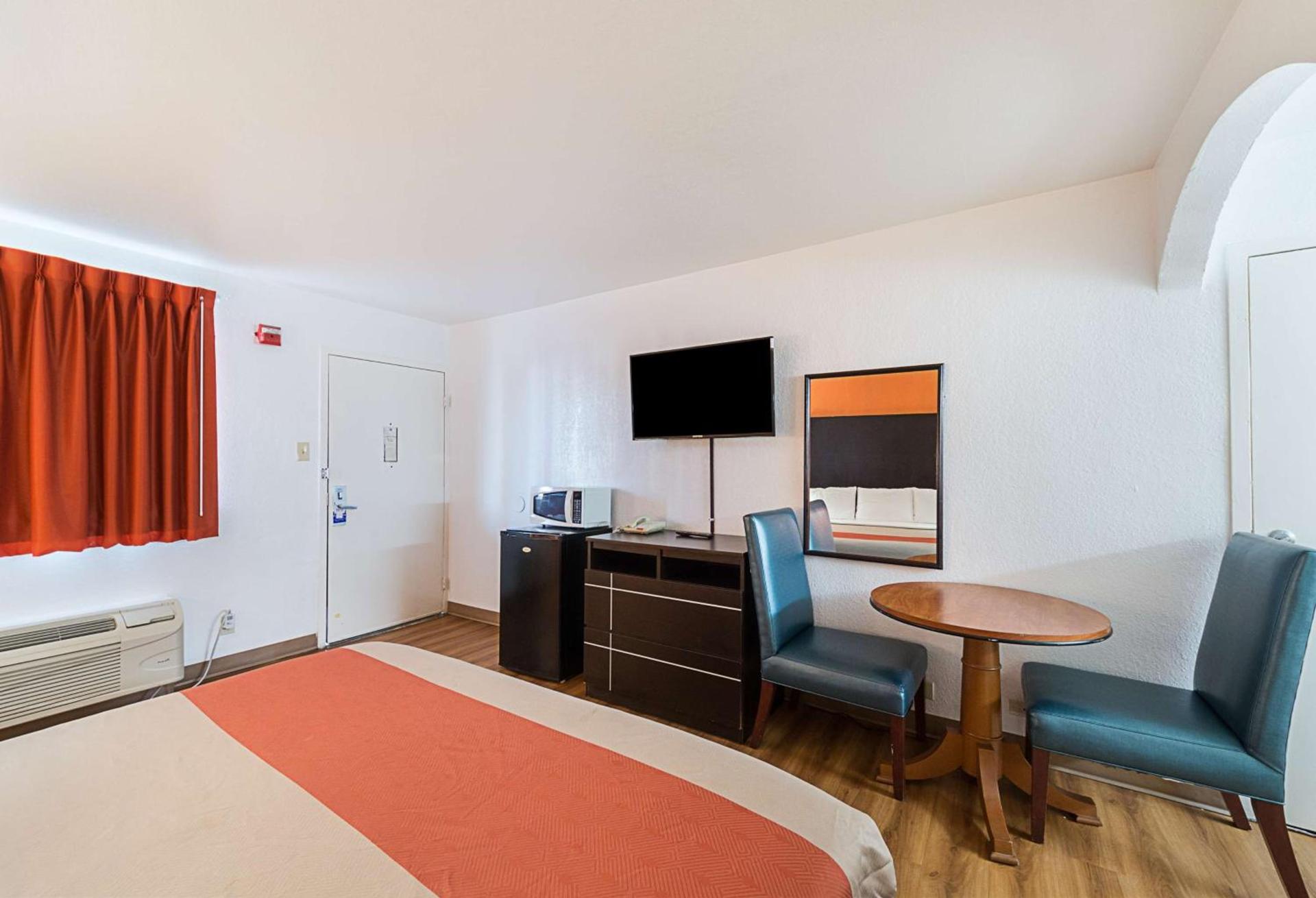 Motel 6 San Antonio TX I10 West photo 18