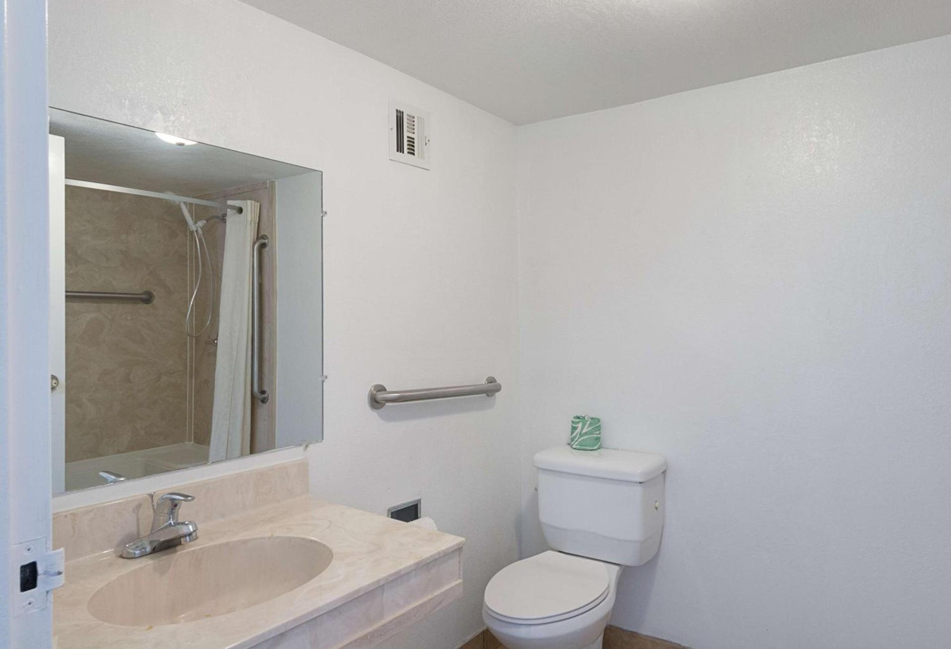 Motel 6 San Antonio TX I10 West photo 31